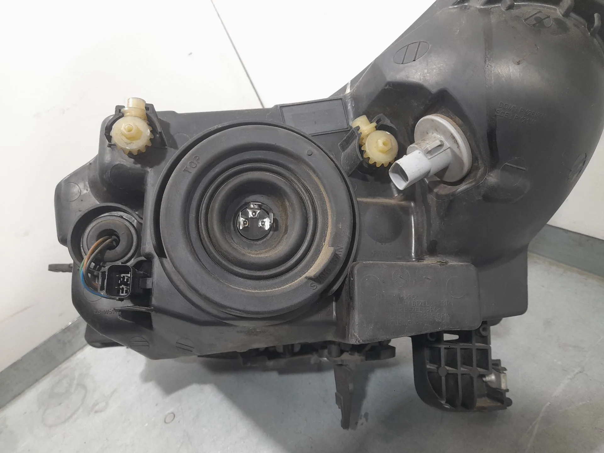 Faro Derecho para Chevrolet Cruze Hatchback (J305)