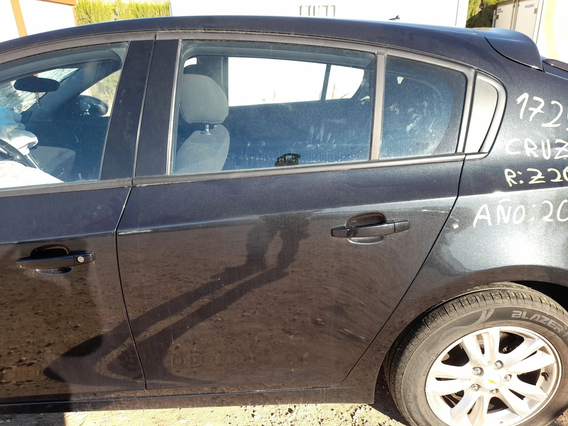 Puerta Trasera Izquierda para Chevrolet Cruze Hatchback (J305)