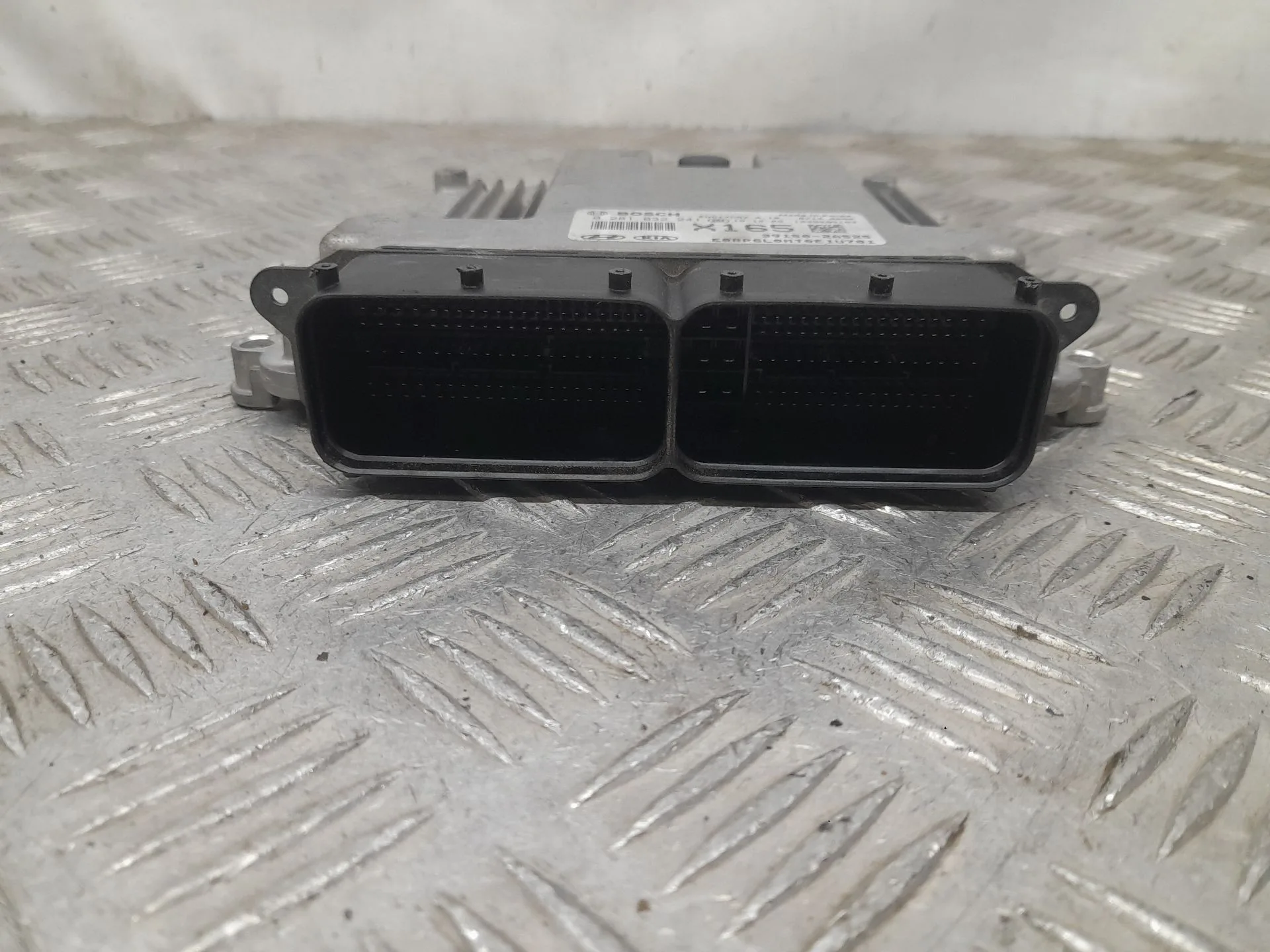 Centralita Motor Uce para Kia Carens Iv