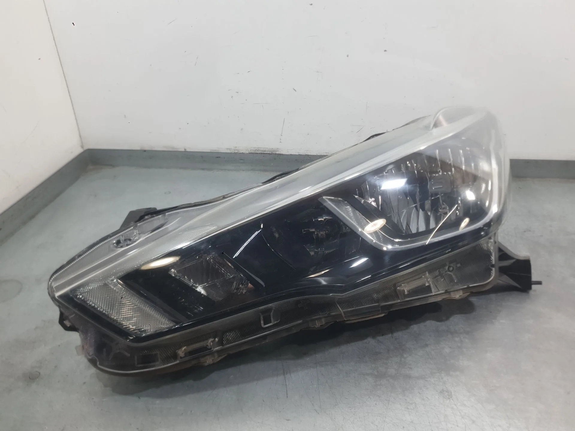 Faro Izquierdo para Nissan Micra V (K14)