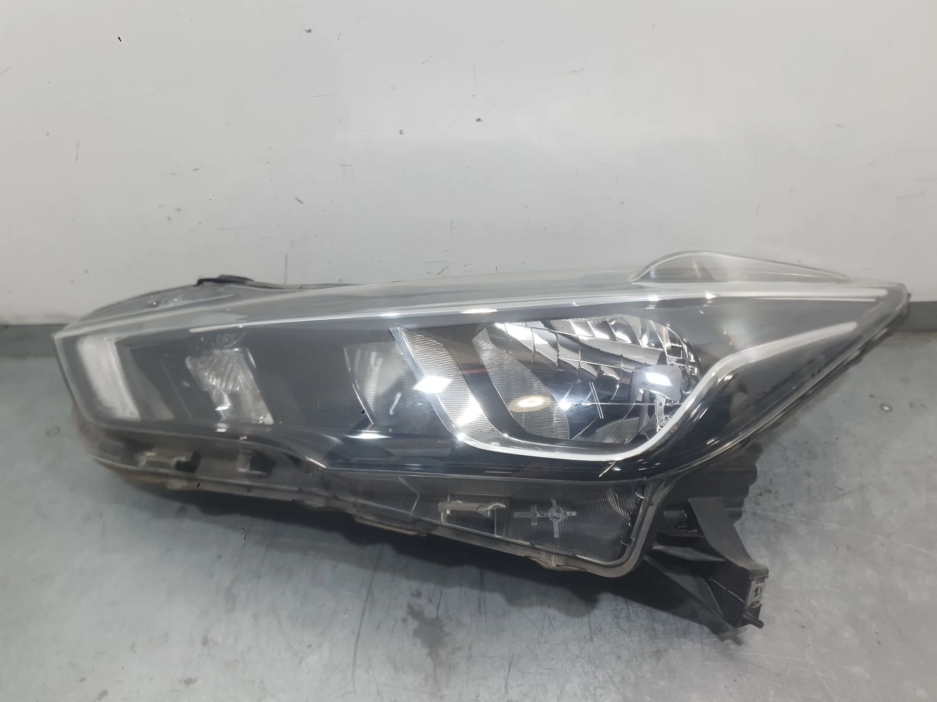 Faro Izquierdo para Nissan Micra V (K14)