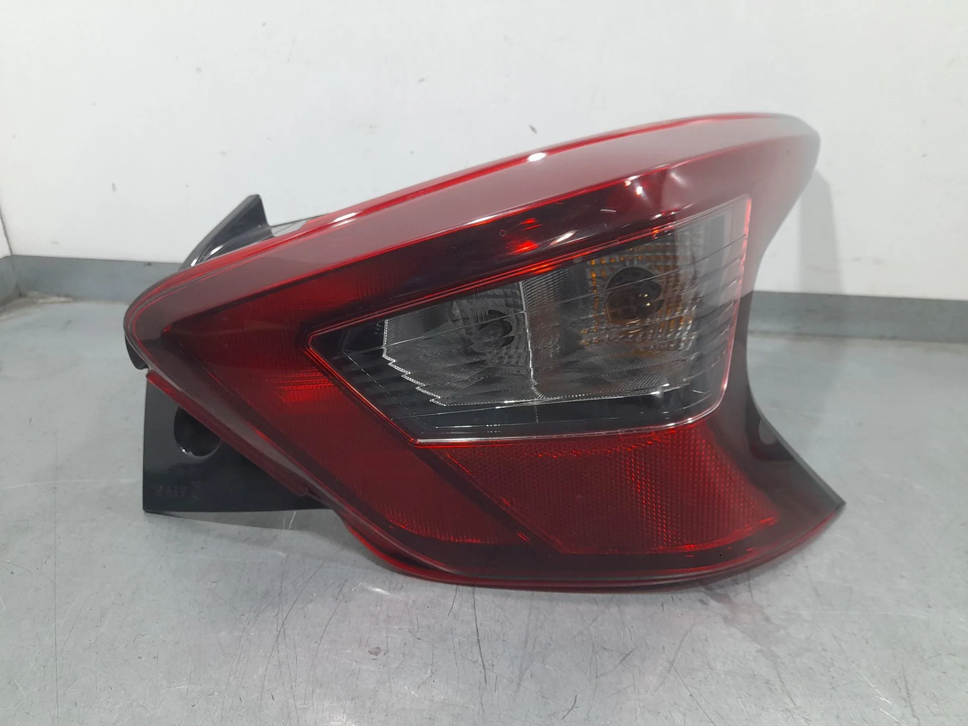 Piloto Trasero Derecho para Nissan Micra V (K14)