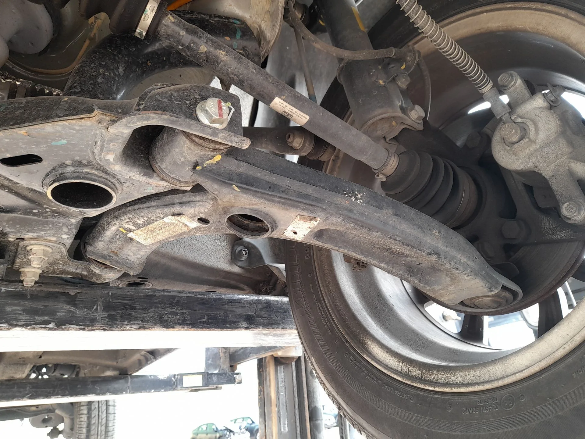Brazo Suspension Inferior Delantero Izquierdo para Mahindra Kuv 100 Nxt