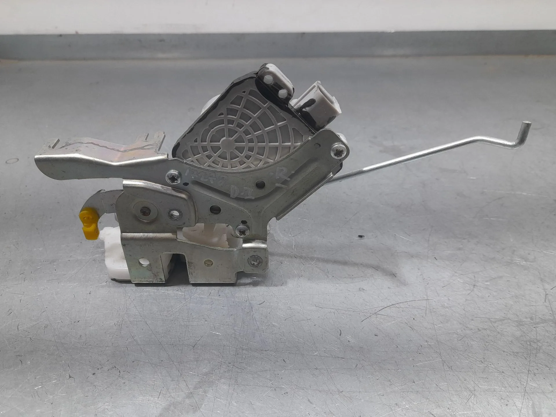 Cerradura Puerta Delantera Izquierda para Mahindra Kuv 100 Nxt