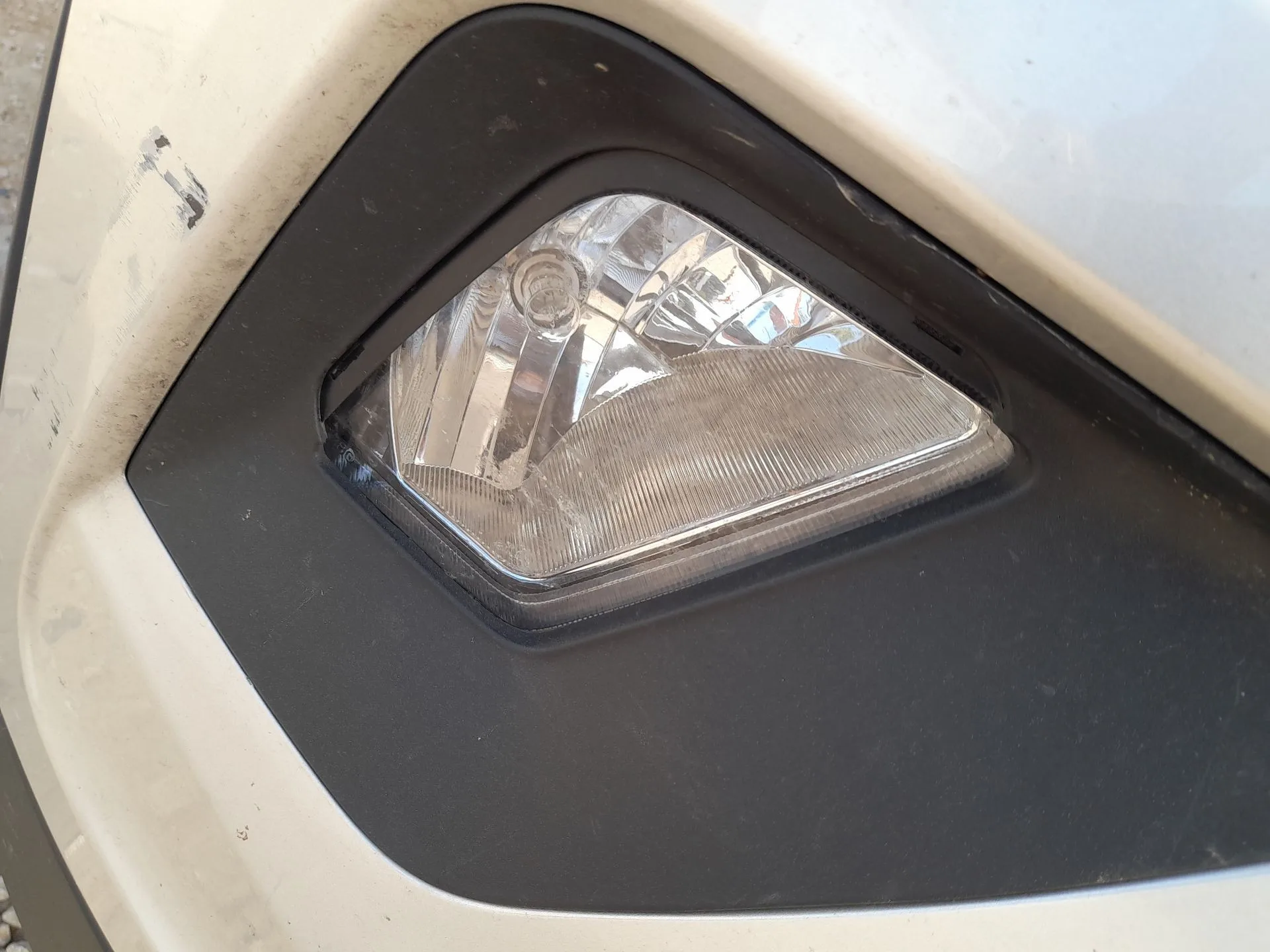 Faro Antiniebla Derecho para Mahindra Kuv 100 Nxt