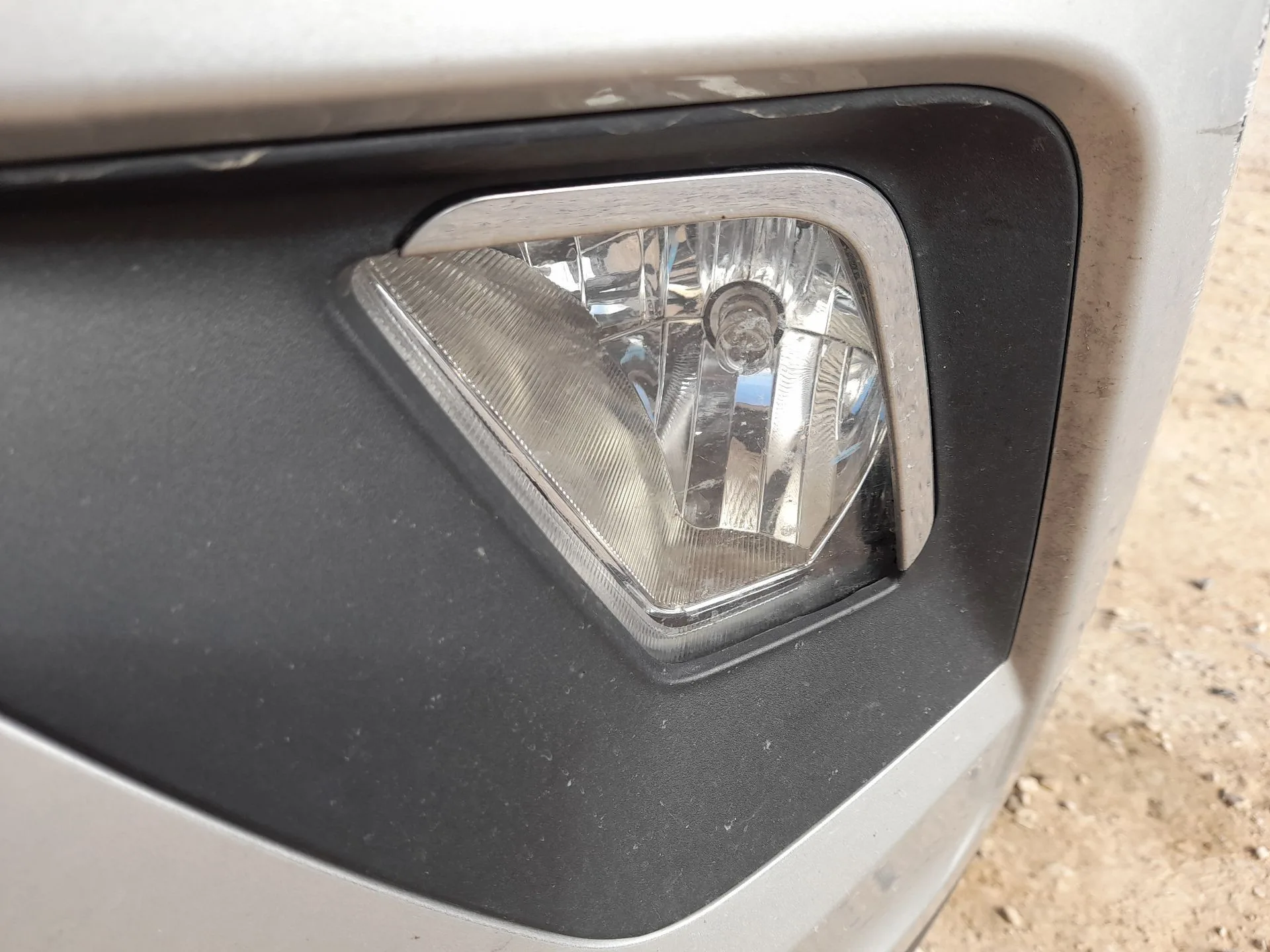 Faro Antiniebla Izquierdo para Mahindra Kuv 100 Nxt