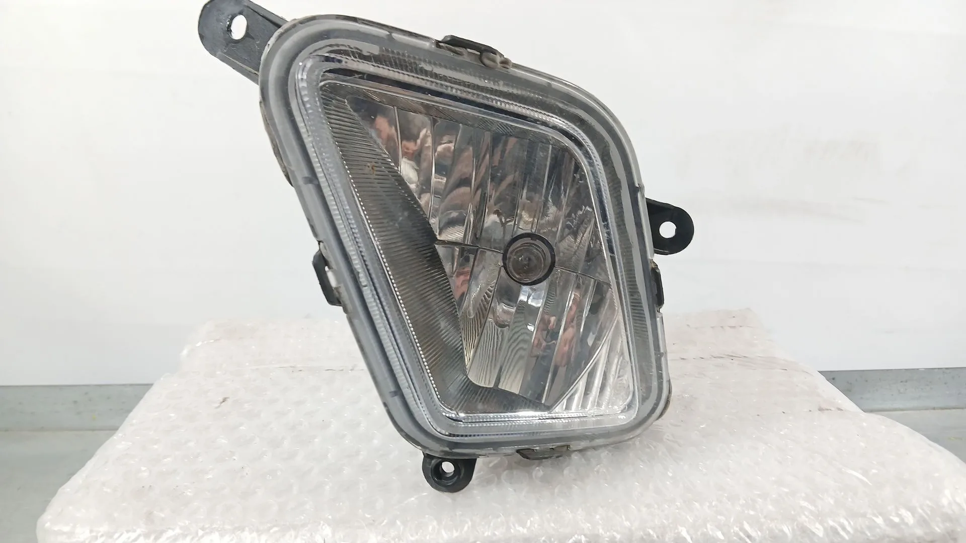 Faro Antiniebla Izquierdo para Mahindra Kuv 100 Nxt