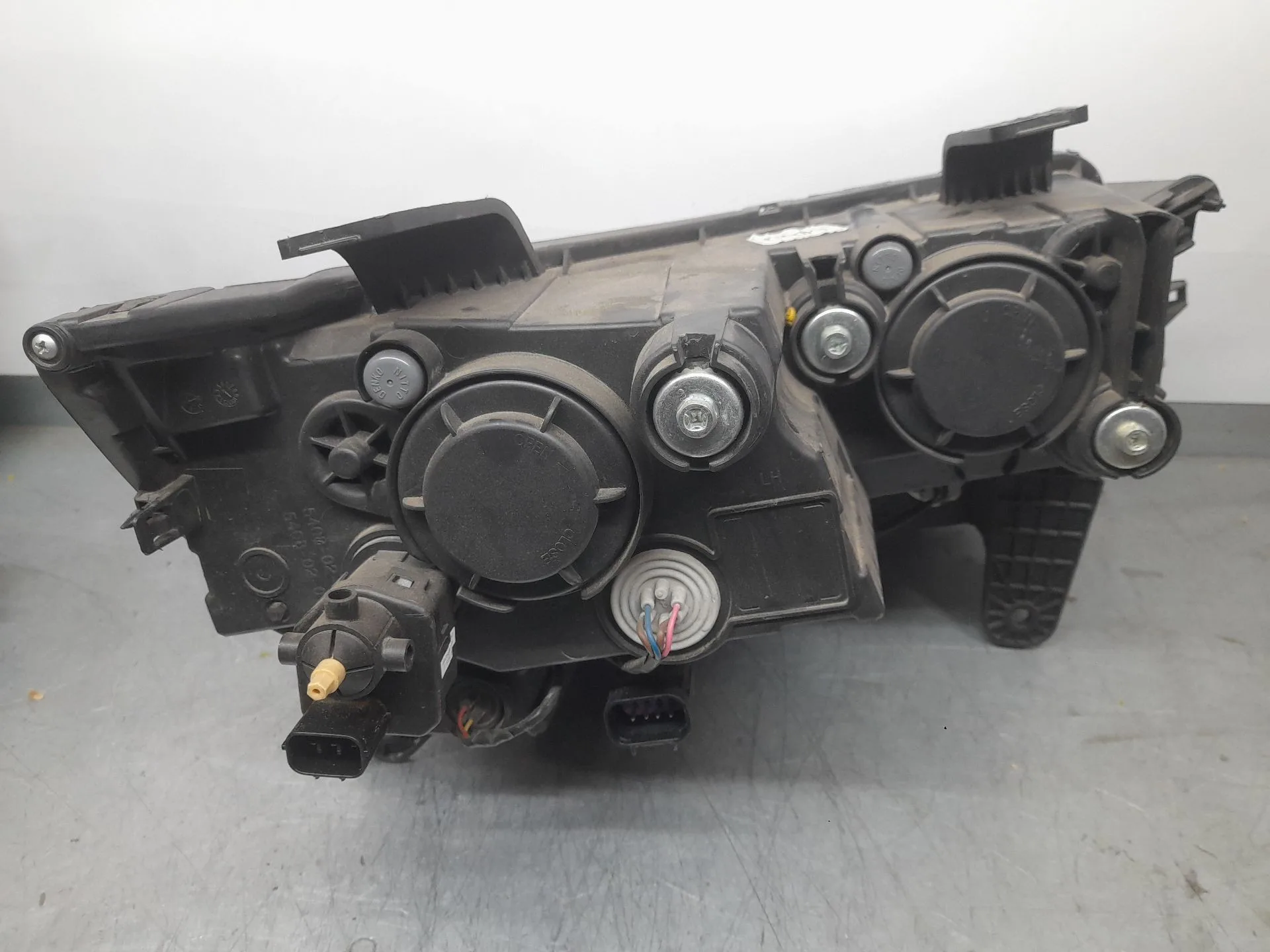 Faro Izquierdo para Mahindra Kuv 100 Nxt