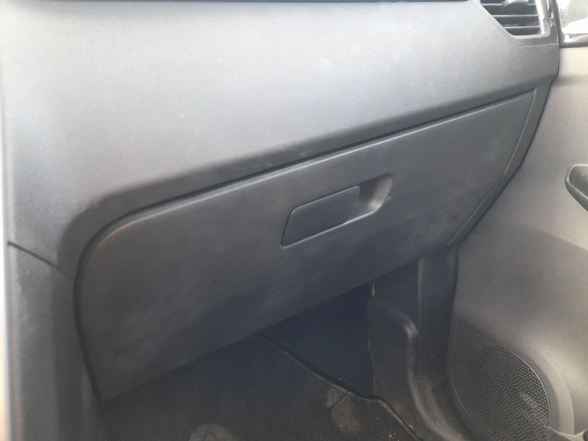 Guantera para Mahindra Kuv 100 Nxt