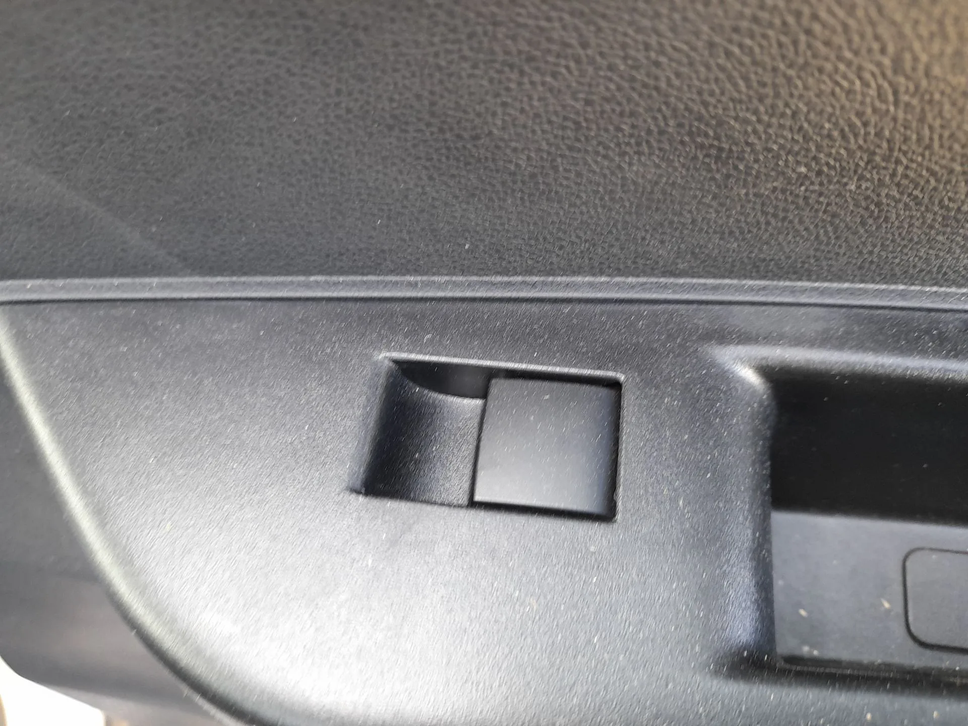 Mando Elevalunas Trasero Derecho para Mahindra Kuv 100 Nxt