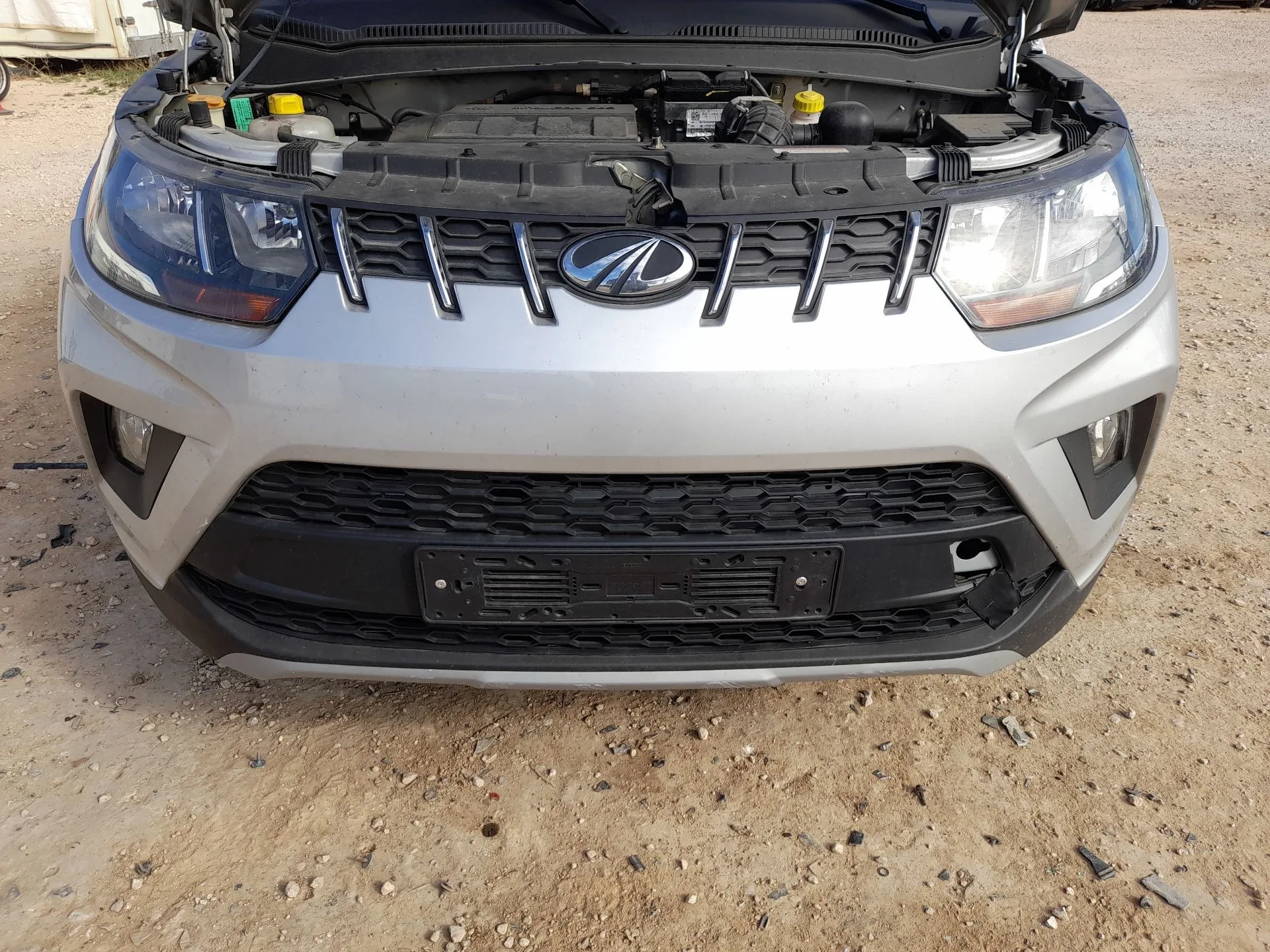 Paragolpes Delantero para Mahindra Kuv 100 Nxt