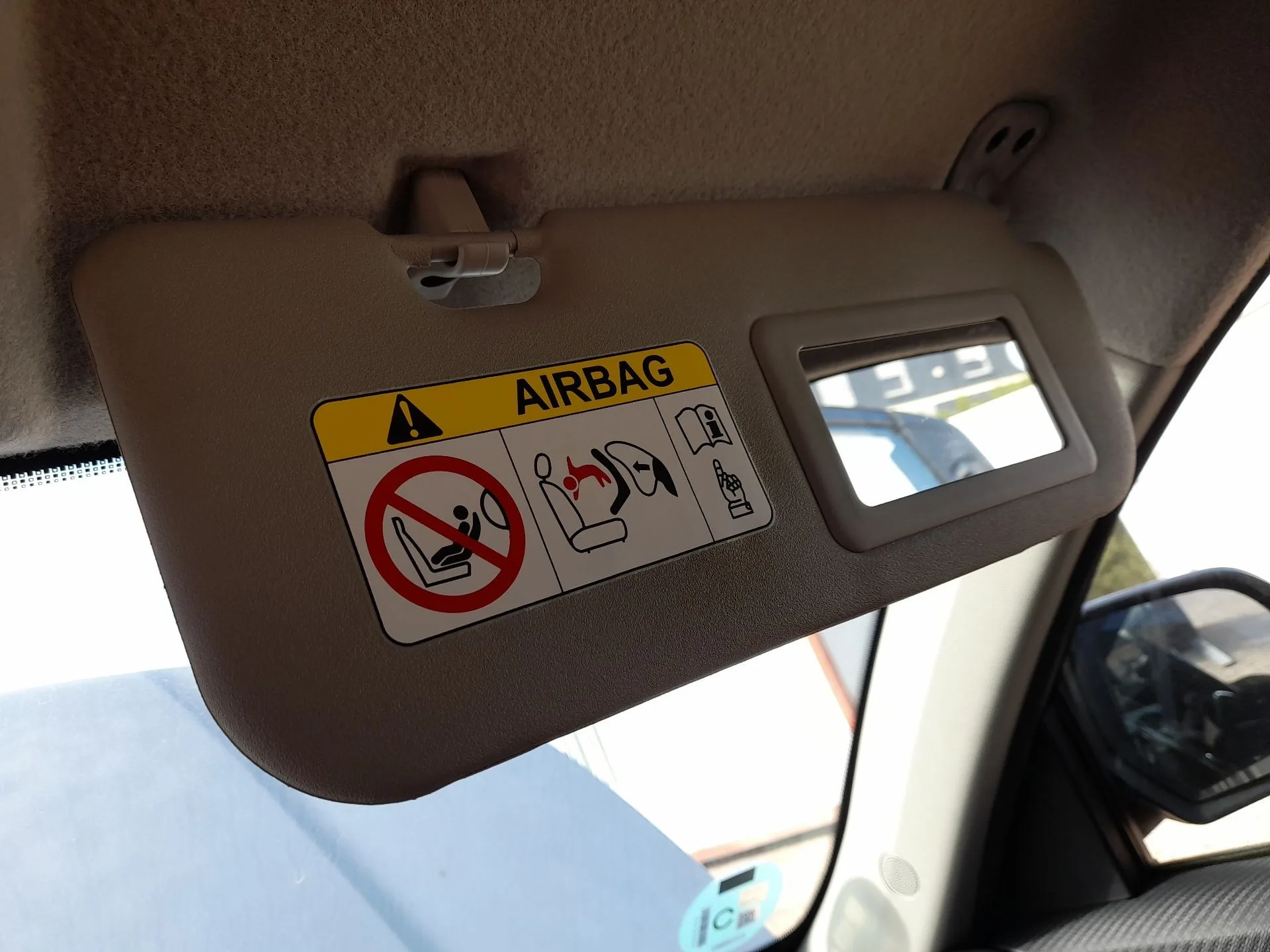 Parasol Derecho para Mahindra Kuv 100 Nxt