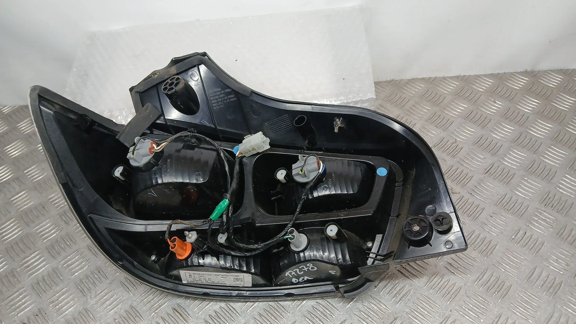Piloto Trasero Derecho para Mahindra Kuv 100 Nxt