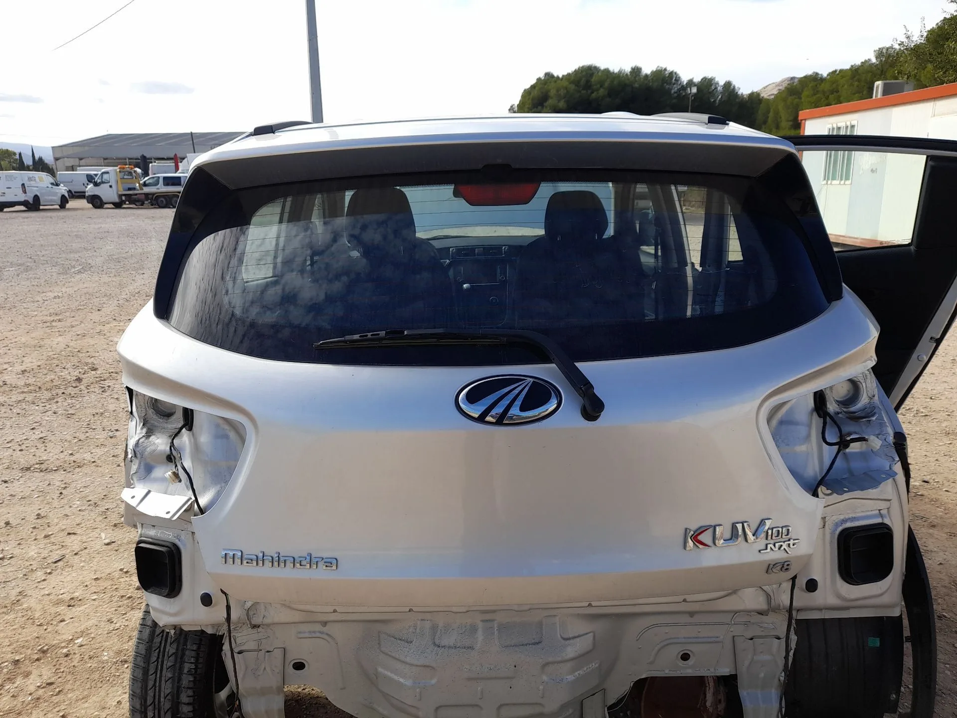 Porton Trasero para Mahindra Kuv 100 Nxt
