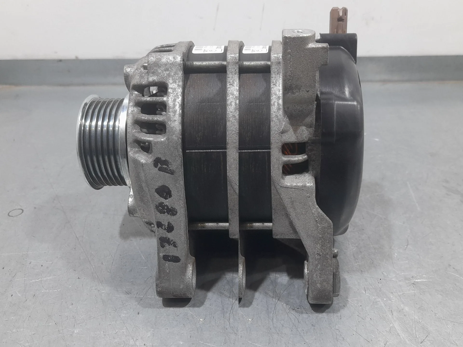 Alternador para Toyota Auris (_E18_)