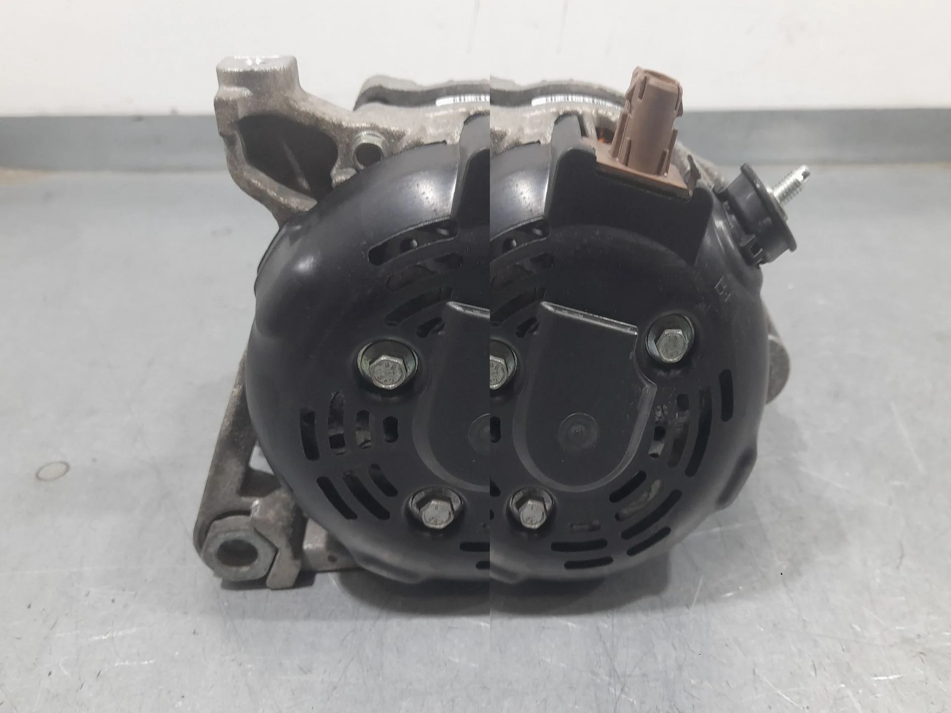 Alternador para Toyota Auris (_E18_)