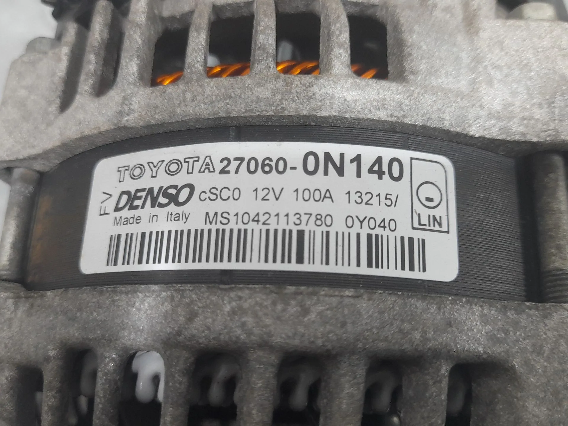 Alternador para Toyota Auris (_E18_)