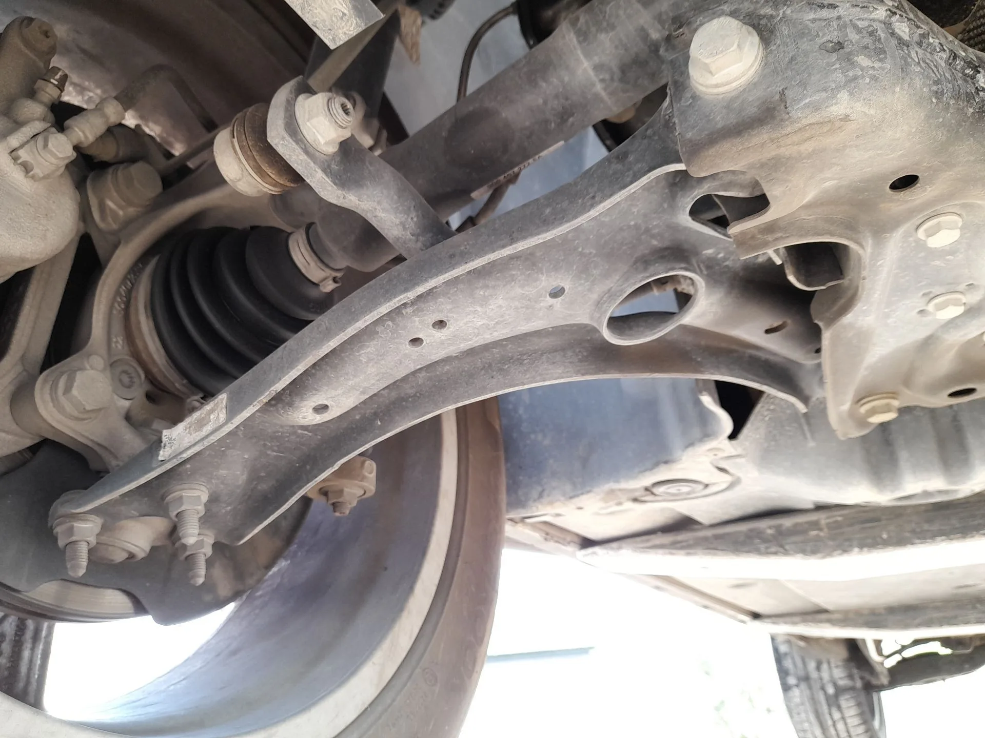 Brazo Suspension Inferior Delantero Derecho para Audi Q3 Sportback (F3N)