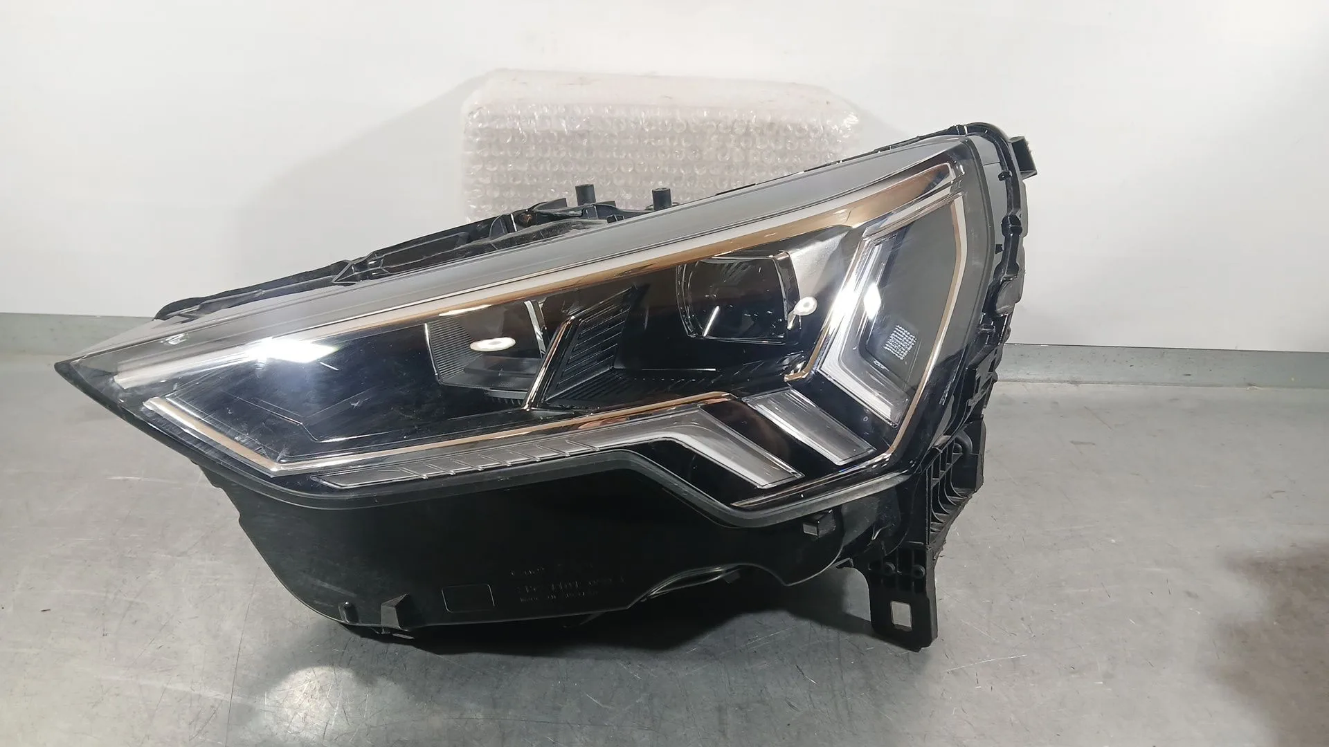 Faro Izquierdo para Audi Q3 Sportback (F3N)