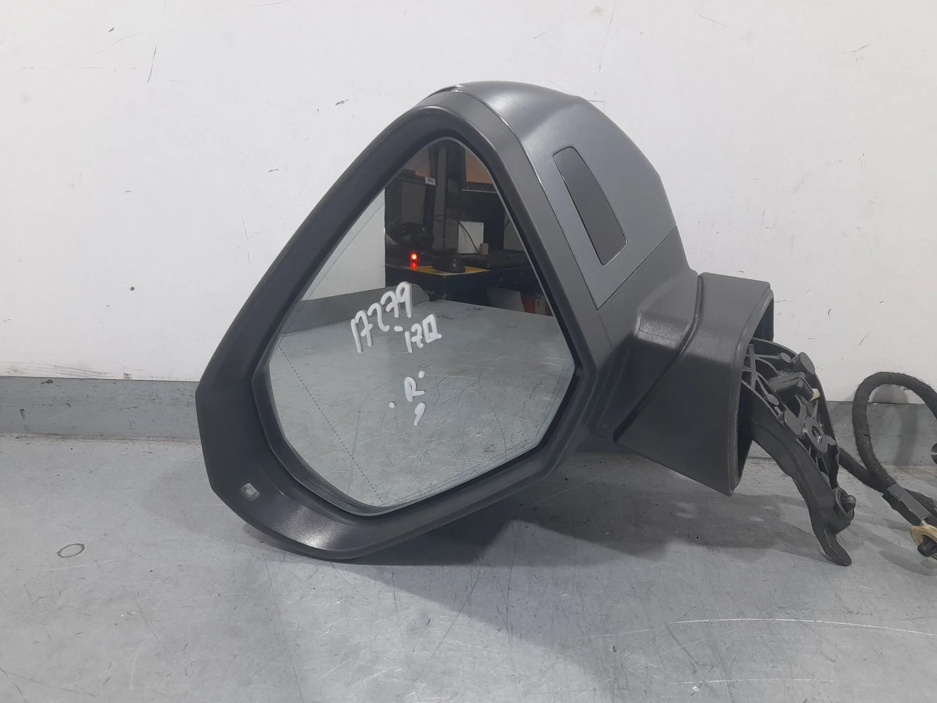 Retrovisor Izquierdo para Audi Q3 Sportback (F3N)