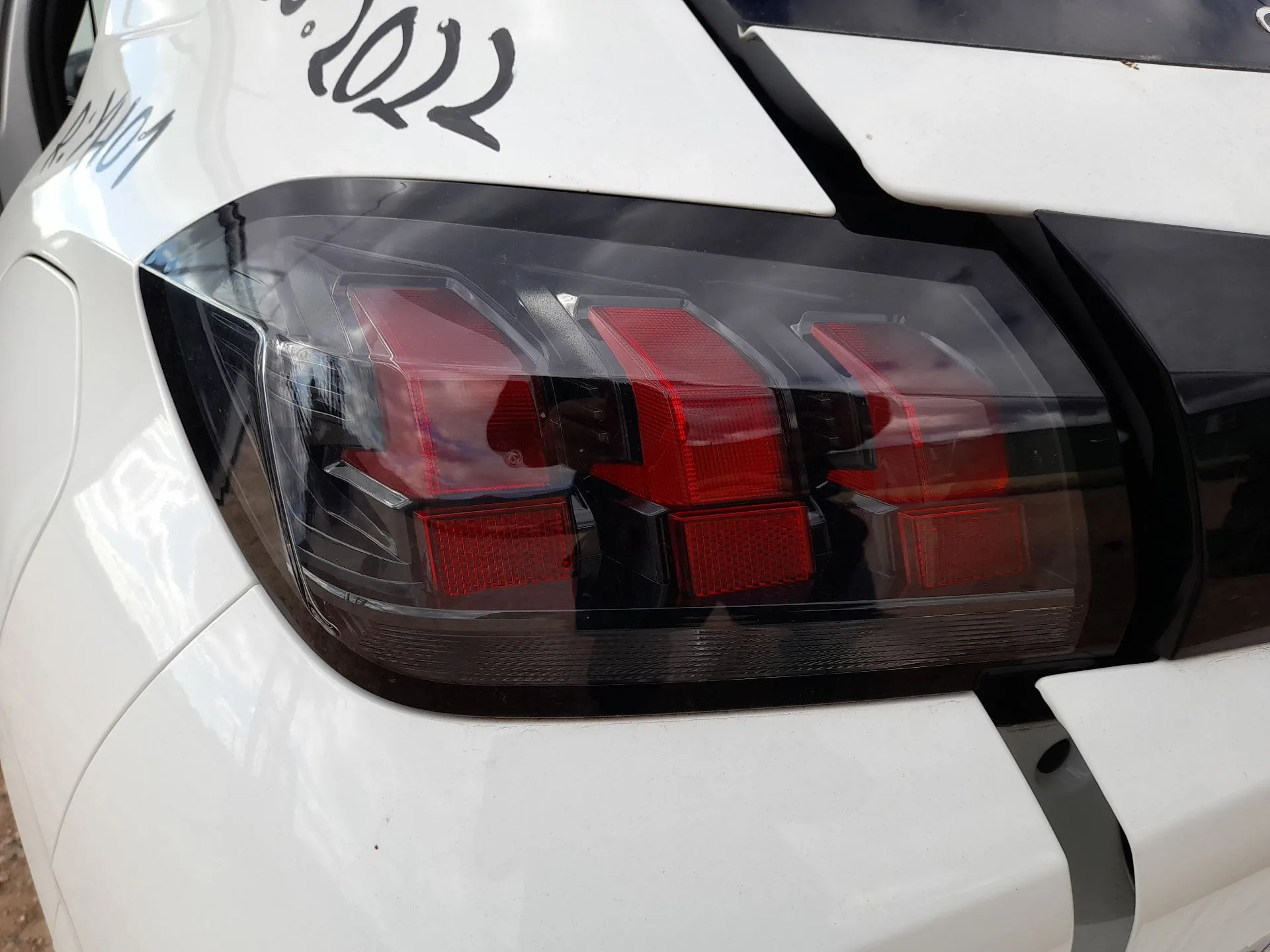 Piloto Trasero Izquierdo para Peugeot 208 Ii (Ub_, Up_, Uw_, Uj_)