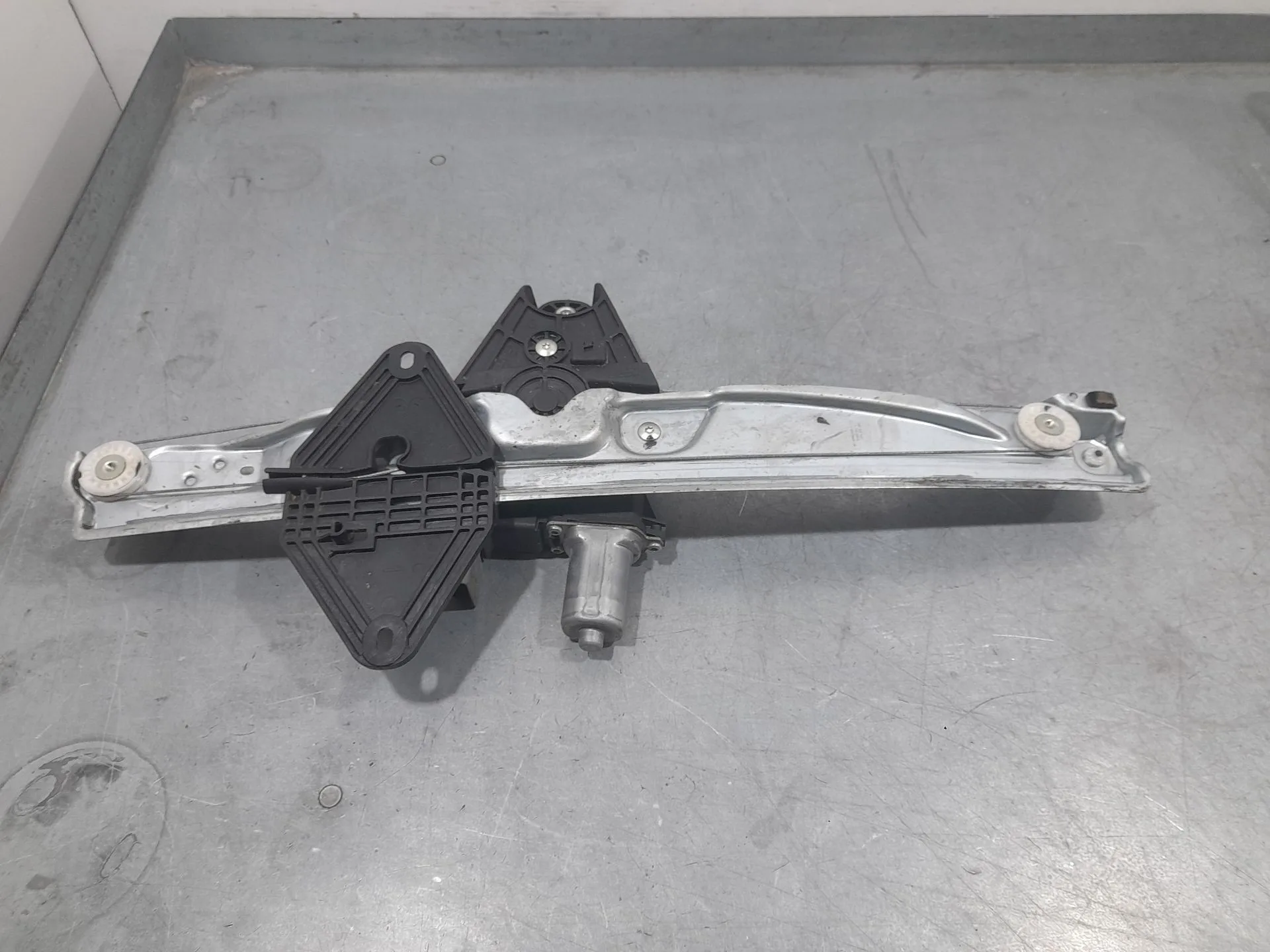 Elevalunas Delantero Izquierdo para Dacia Sandero Iii