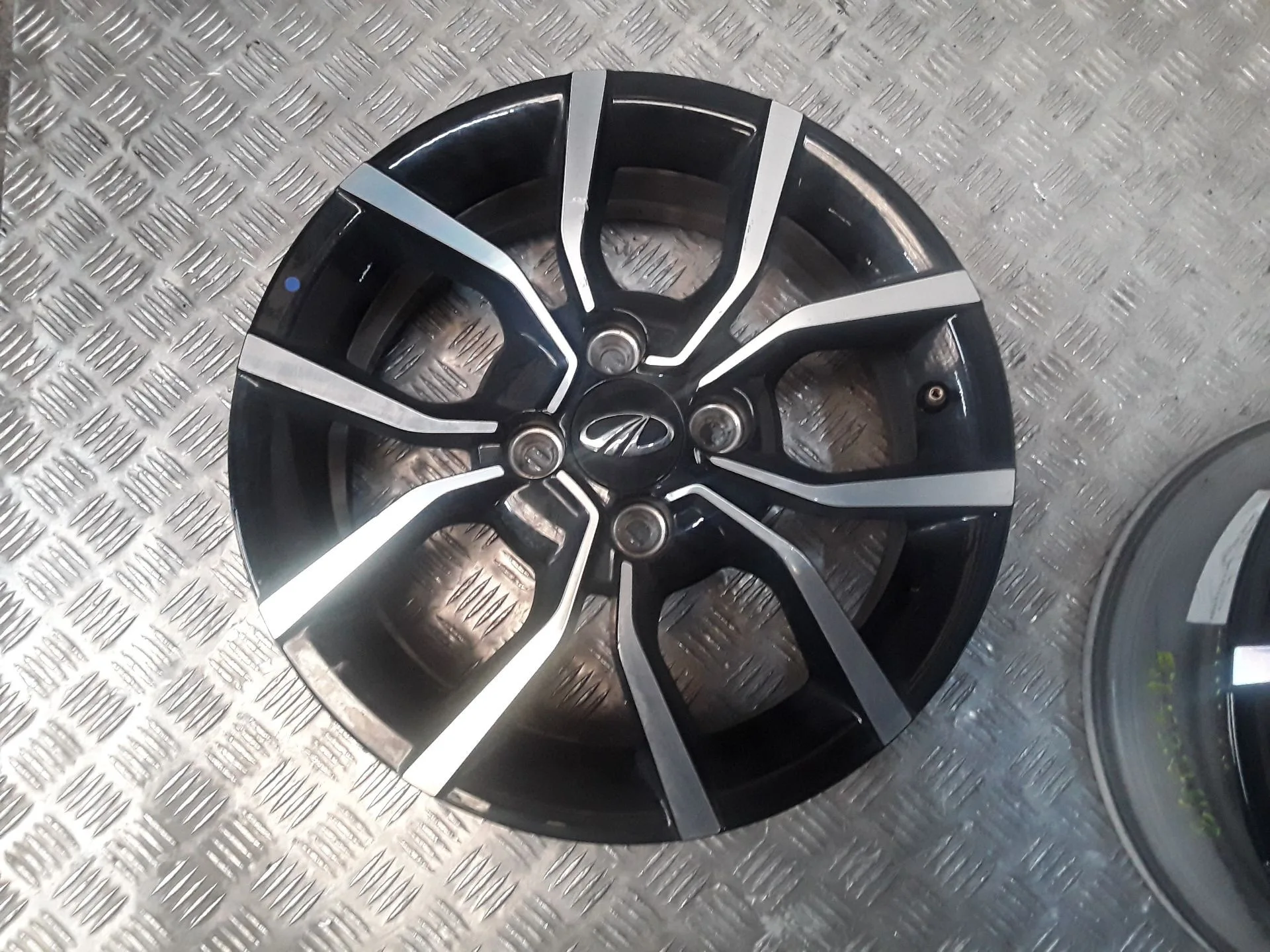 Juego Llantas Aluminio para Mahindra Kuv 100 Nxt