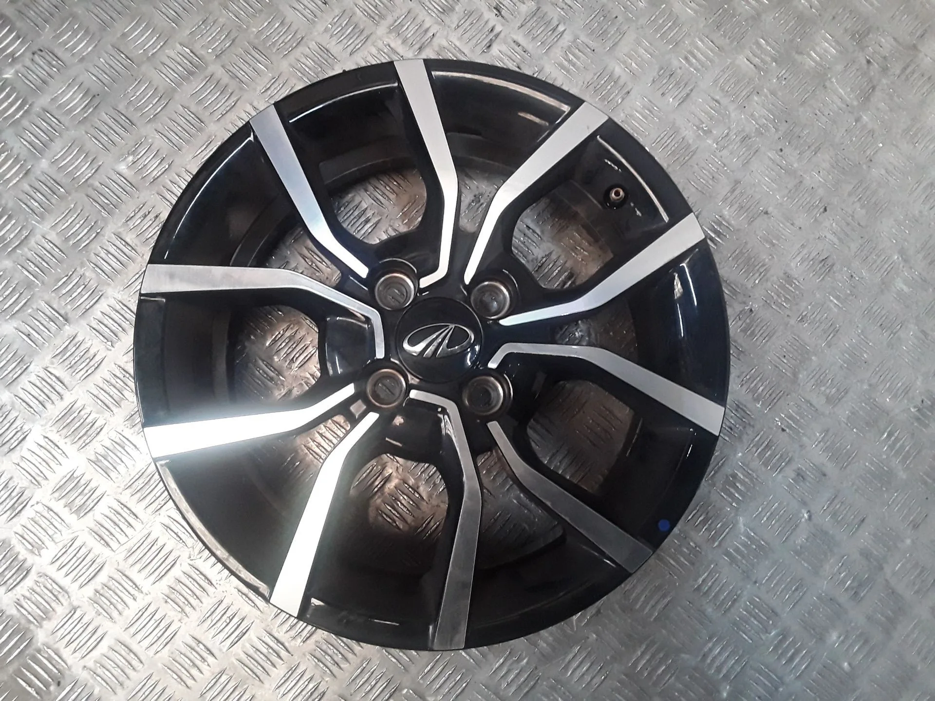 Juego Llantas Aluminio para Mahindra Kuv 100 Nxt