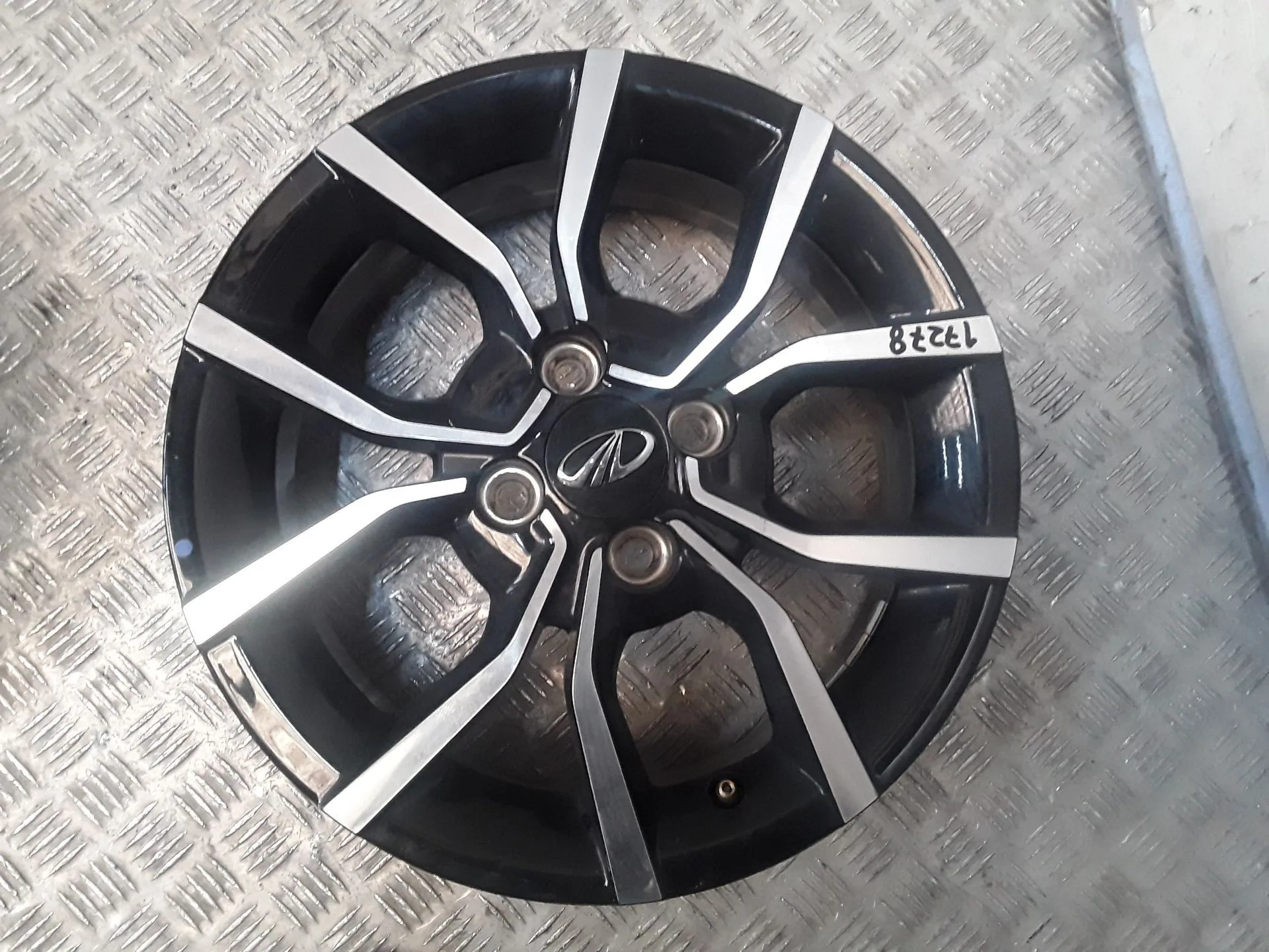 Juego Llantas Aluminio para Mahindra Kuv 100 Nxt