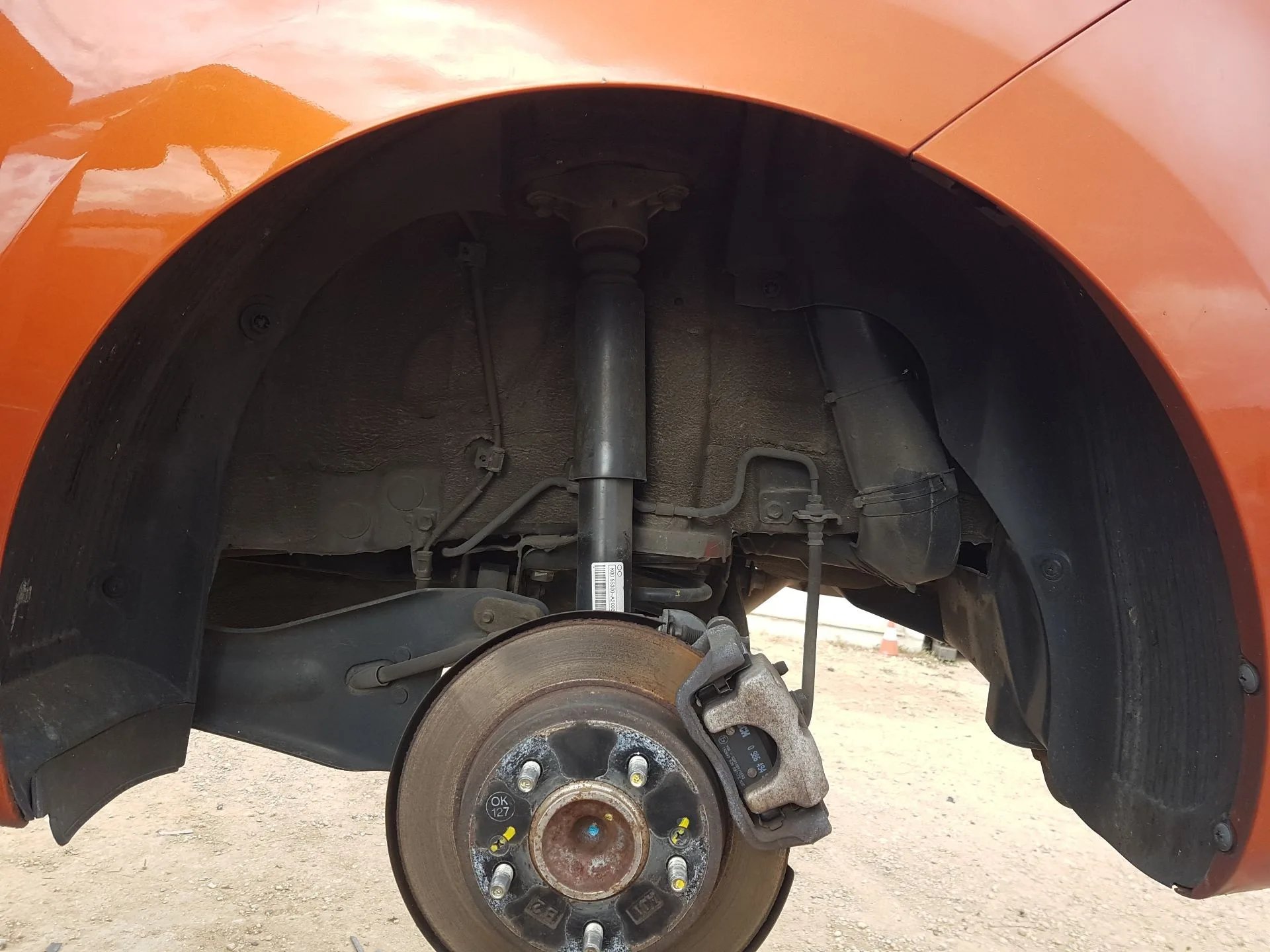 Plastico Pase Rueda Tras. Izq. para Kia Cee'd (Jd)