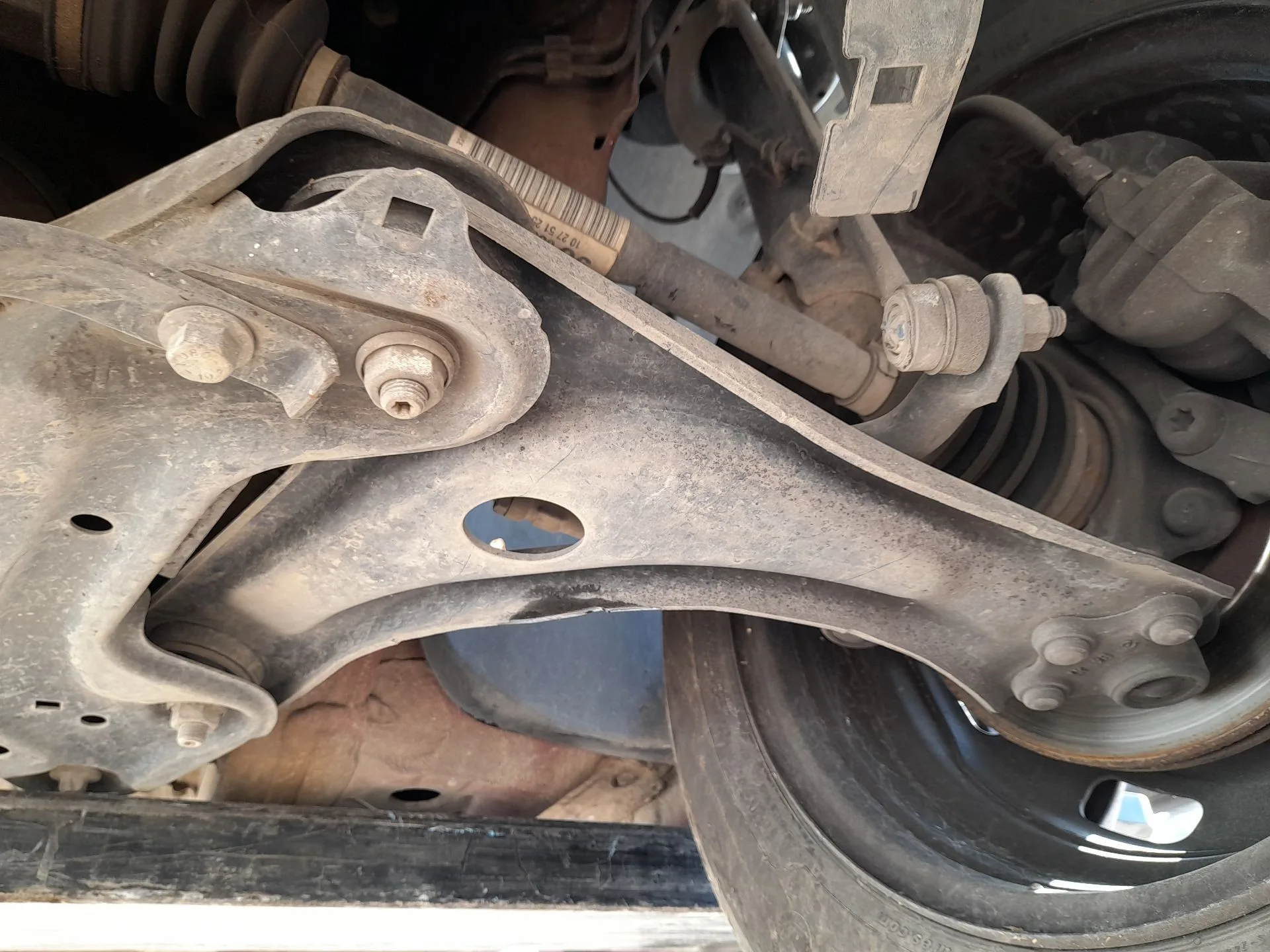 Brazo Suspension Inferior Delantero Izquierdo para Peugeot 208 I (Ca_, Cc_)