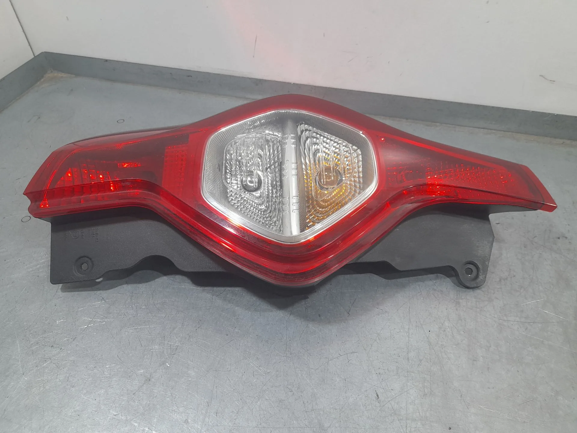 Piloto Trasero Izquierdo para Dacia Lodgy (Js_)