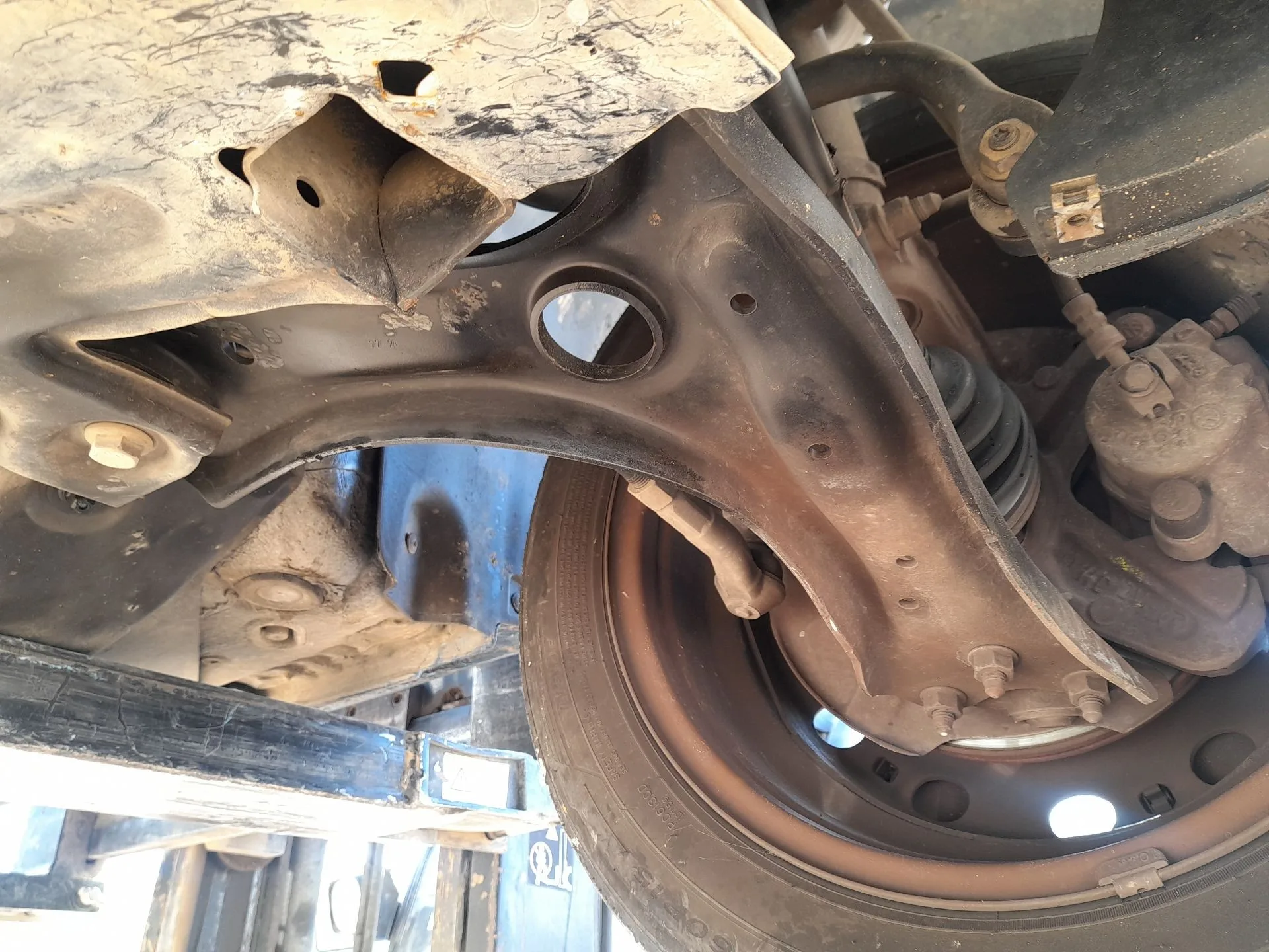 Brazo Suspension Inferior Delantero Izquierdo para Seat Ibiza Iv (6J5, 6P1)