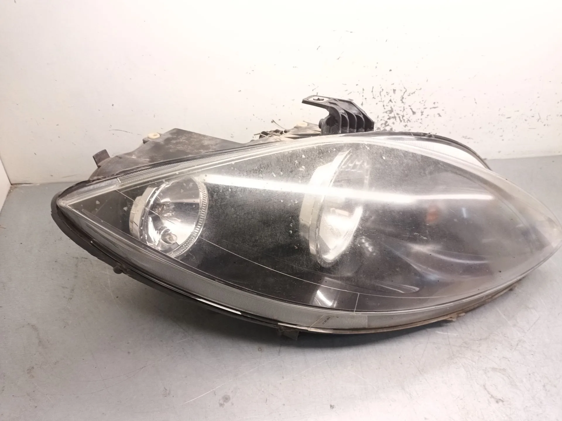 Faro Derecho para Seat Leon (1P1)
