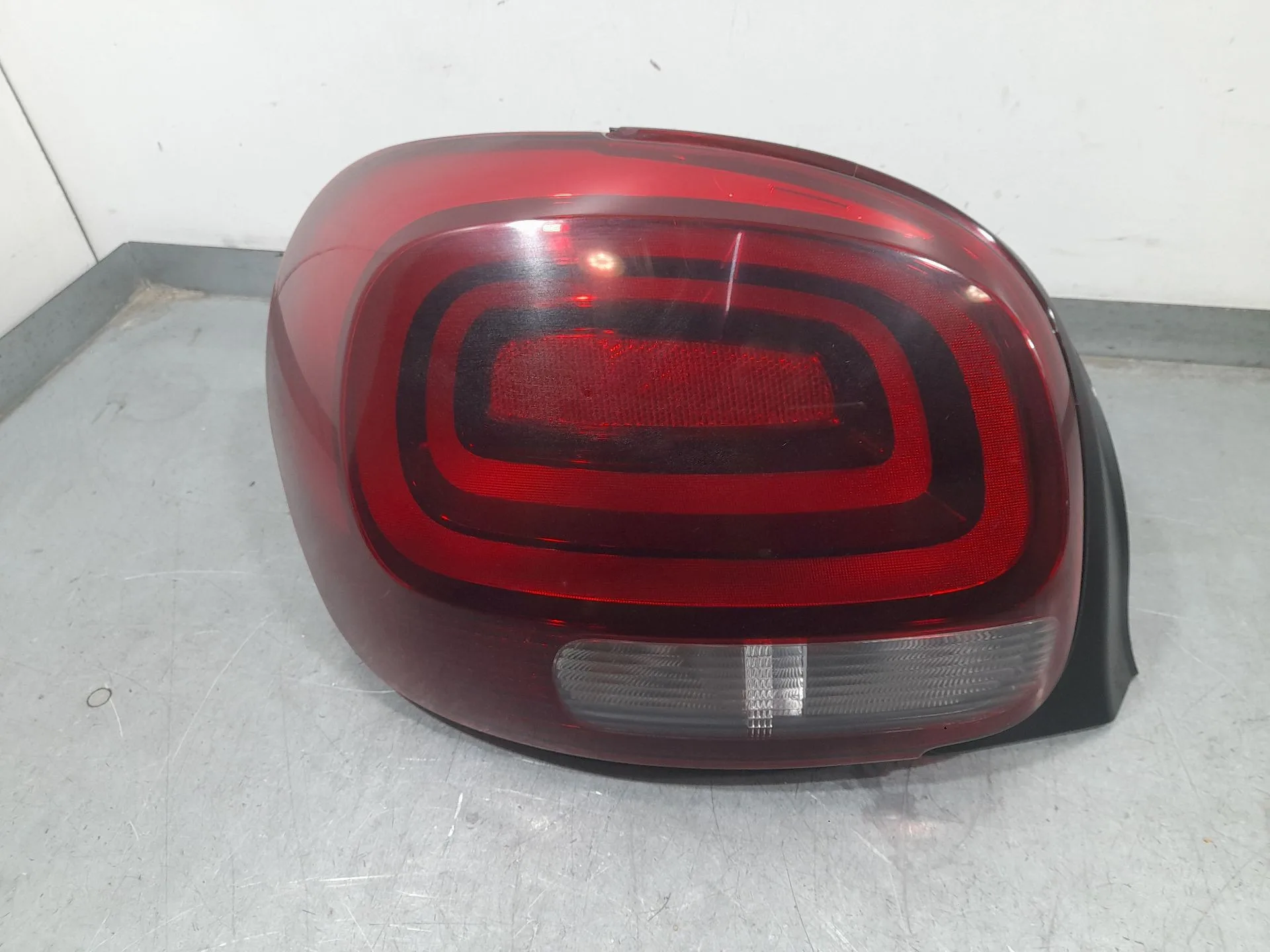 Piloto Trasero Izquierdo para Citroën C3 Iii (Sx)