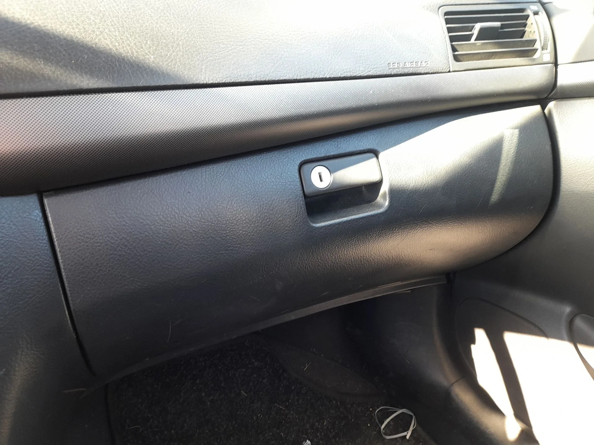 Guantera para Toyota Avensis (_T25_)