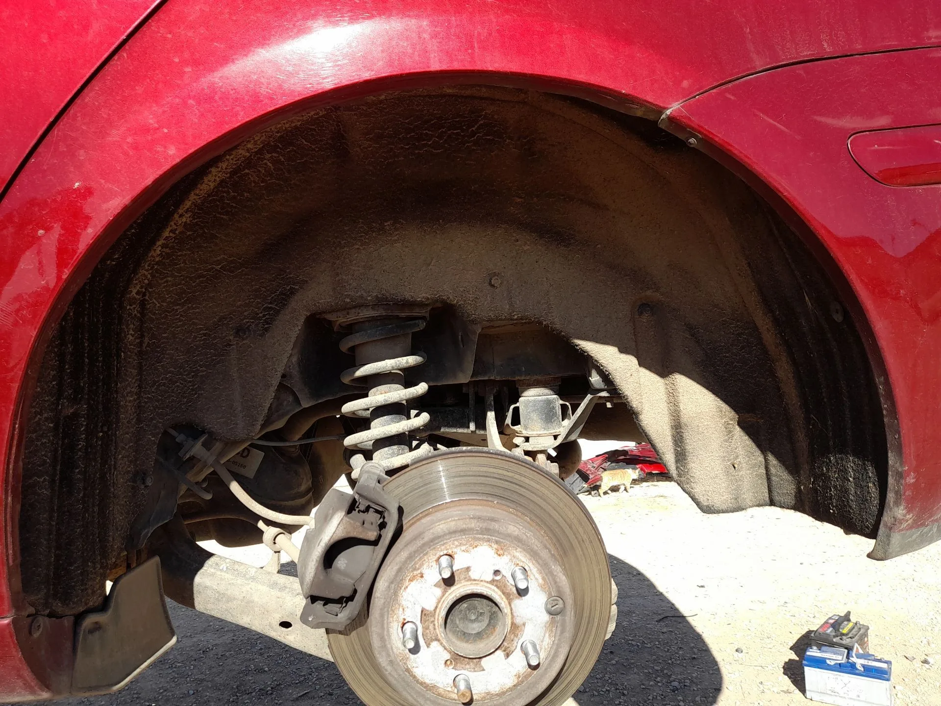 Plastico Pase Rueda Tras. Izq. para Toyota Avensis (_T25_)