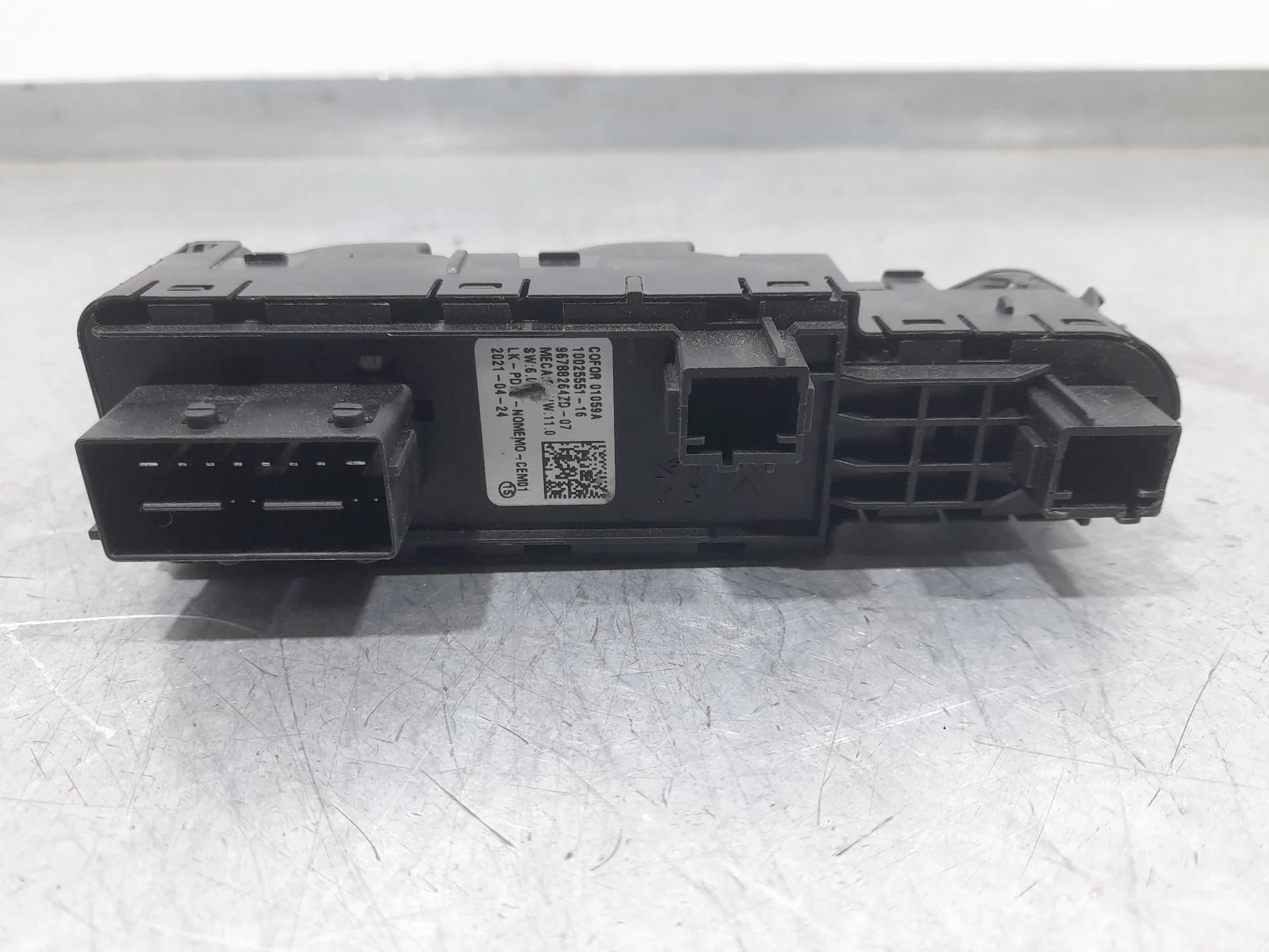 Mando Elevalunas Delantero Izquierdo para Peugeot 2008 Ii (Ud_, Us_, Uy_, Uj_, Ur_, Uc_)