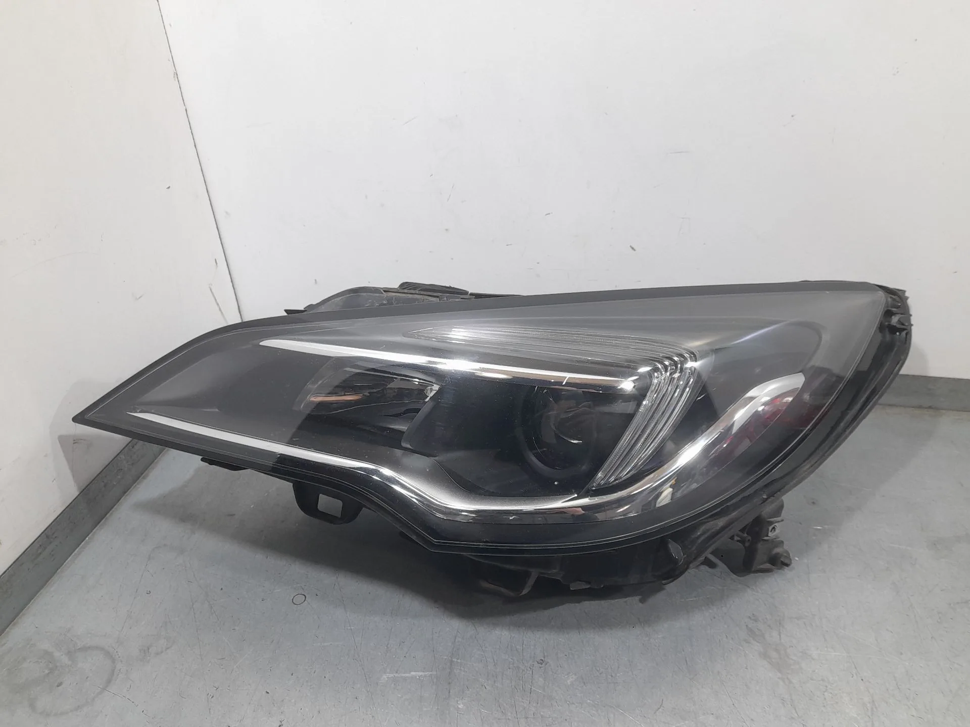 Faro Izquierdo para Opel Astra K Sports Tourer (B16)