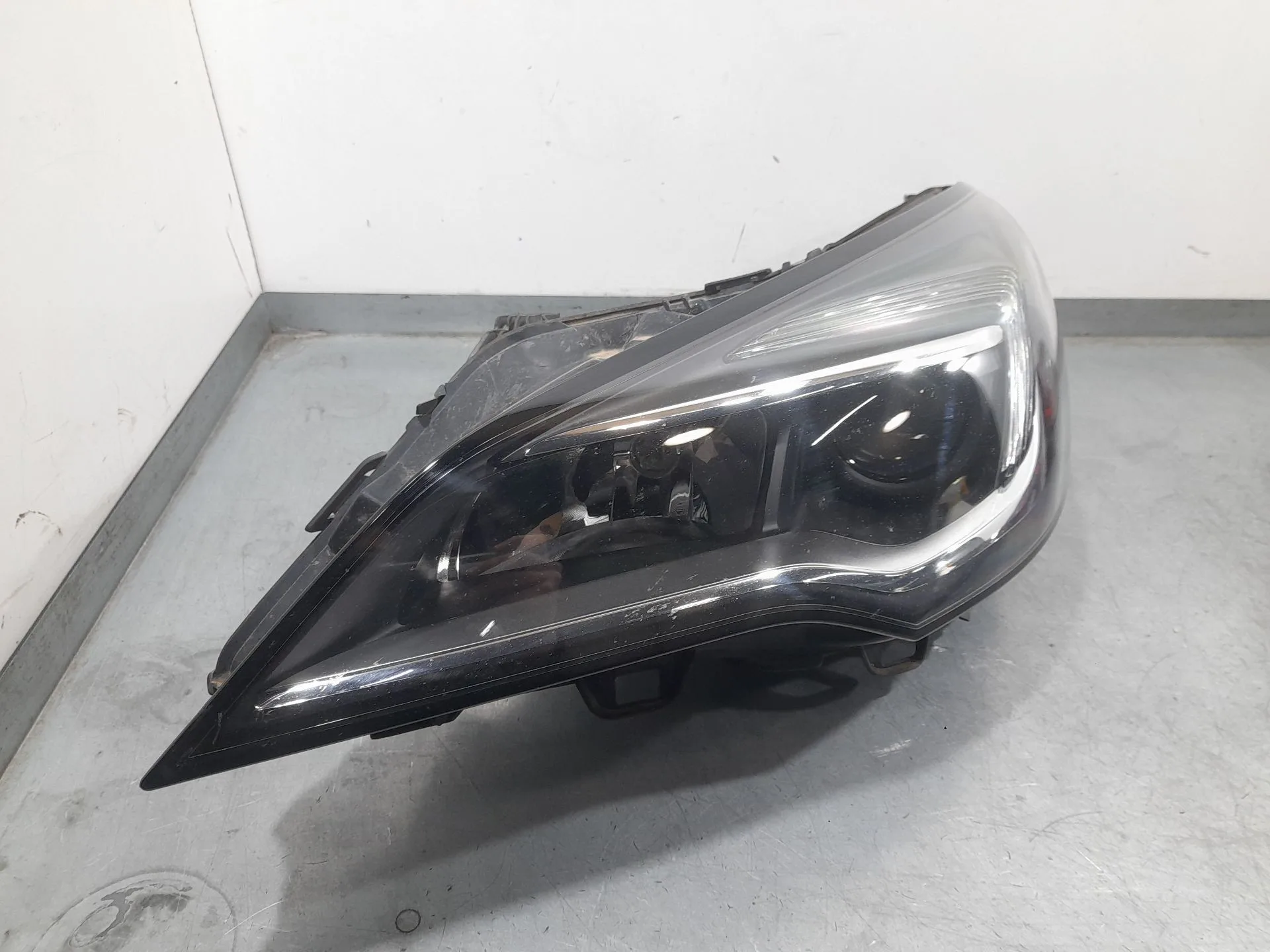 Faro Izquierdo para Opel Astra K Sports Tourer (B16)