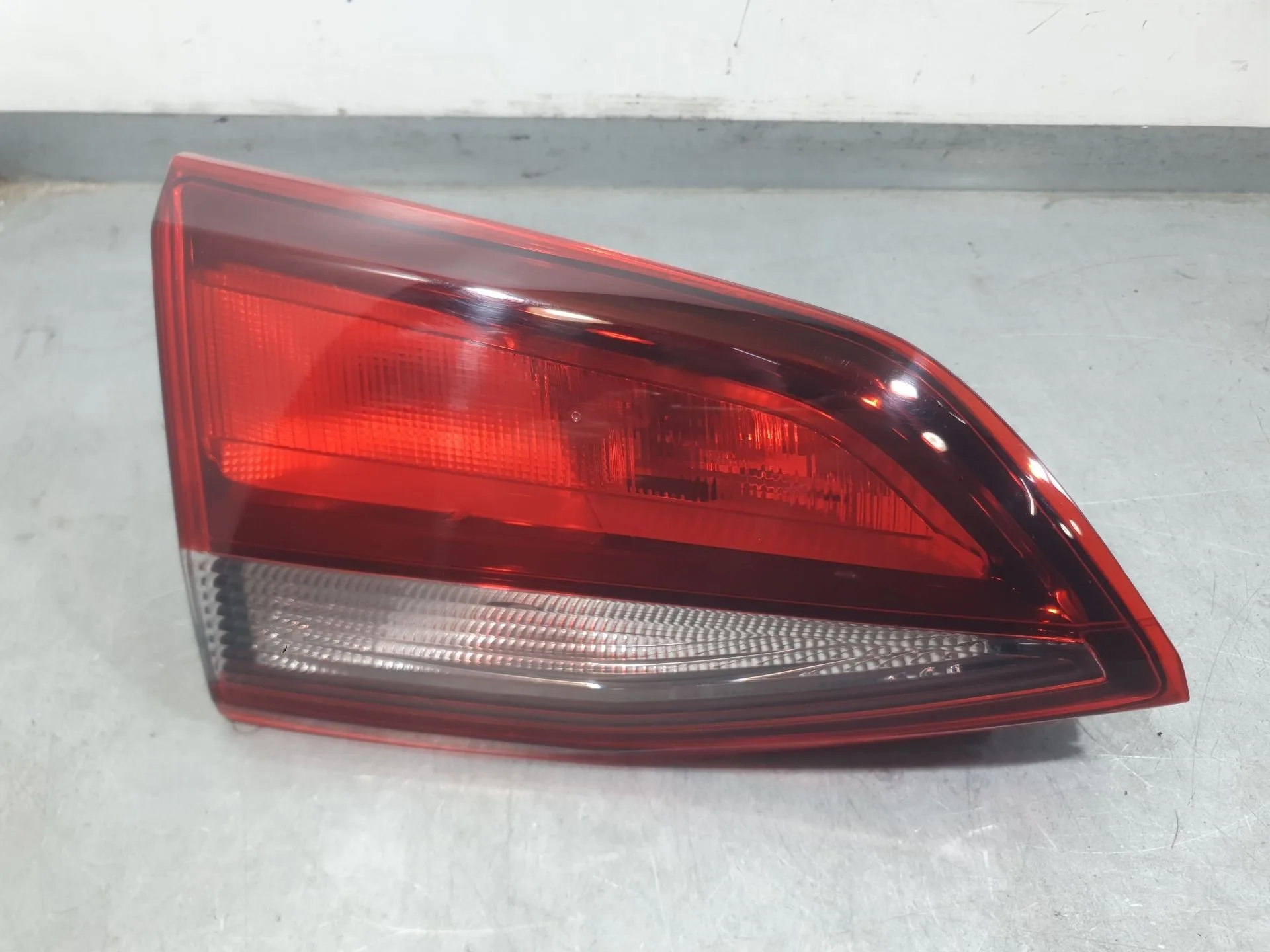 Piloto Trasero Izquierdo Interior para Opel Astra K Sports Tourer (B16)