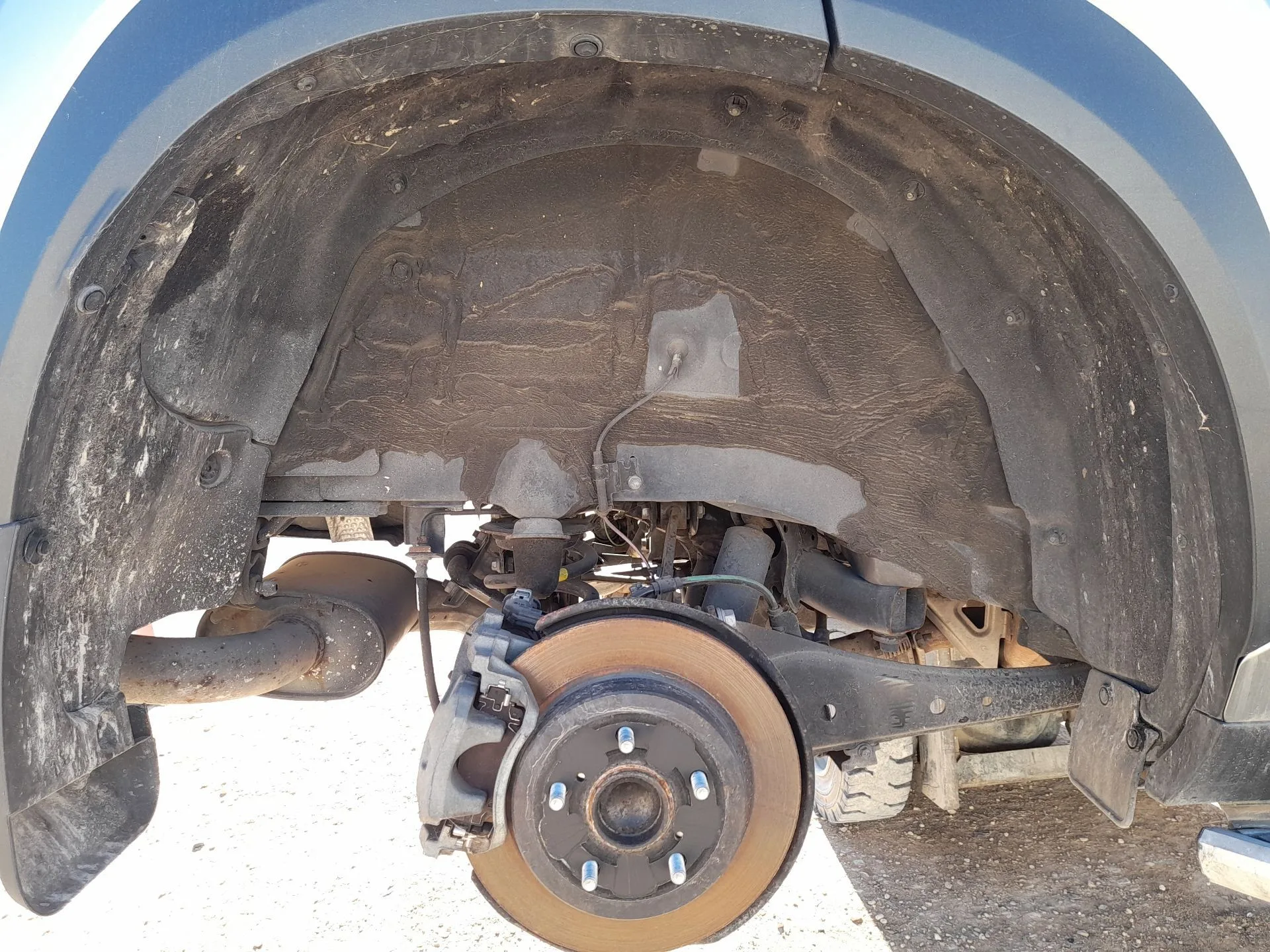 Plastico Pase Rueda Tras. Dch. para Lexus Nx (_Z1_)