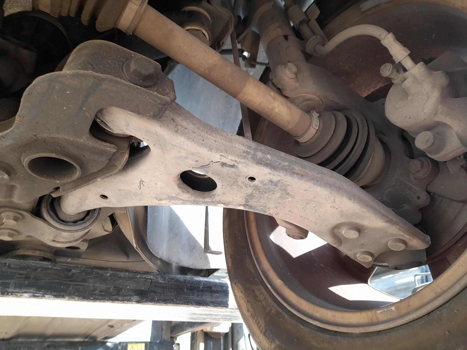 Brazo Suspension Inferior Delantero Izquierdo para Ford Focus Ii (Da_, Hcp, Dp)