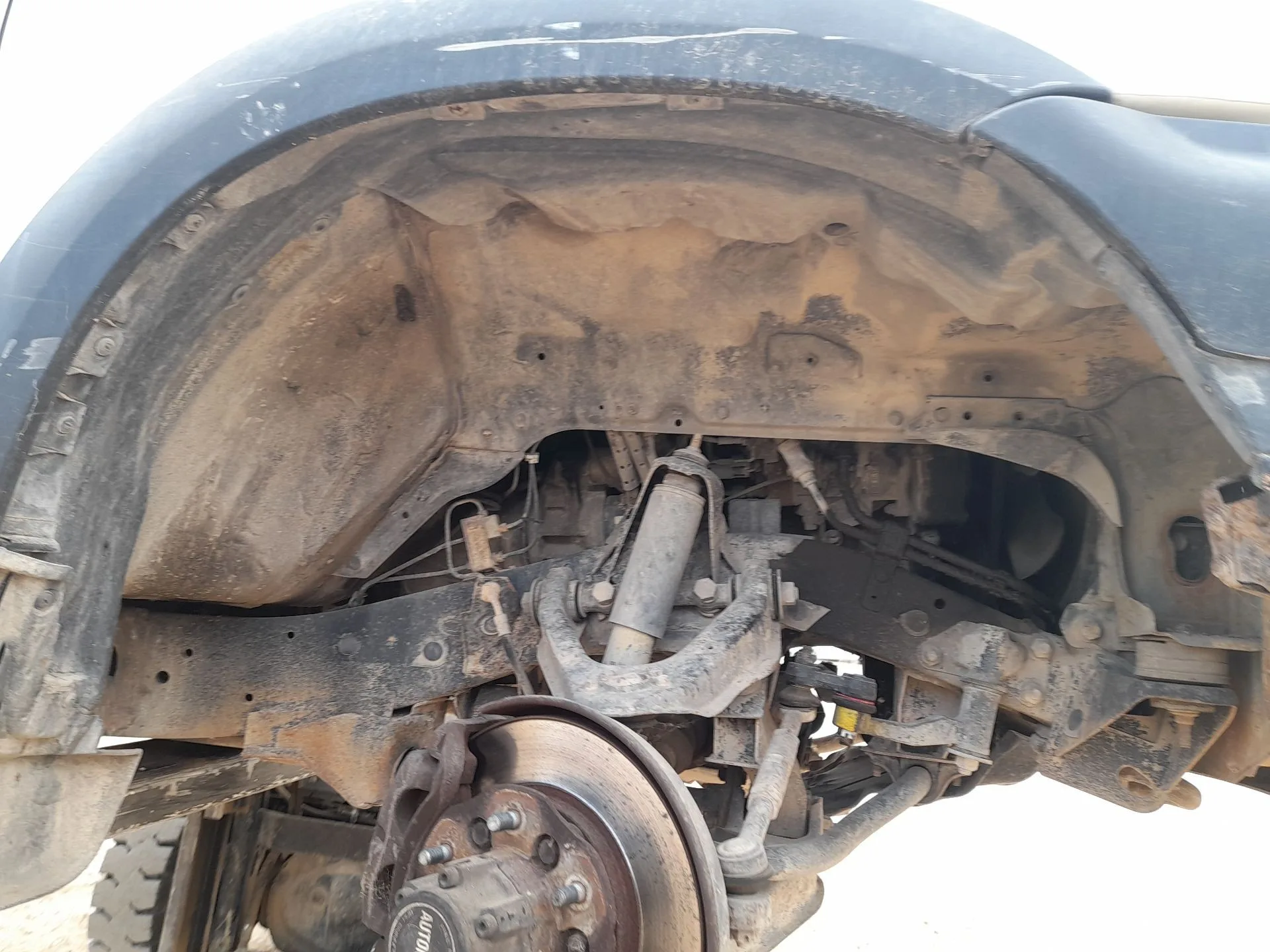Plastico Pase Rueda Del. Dch. para Nissan Terrano Ii (R20)