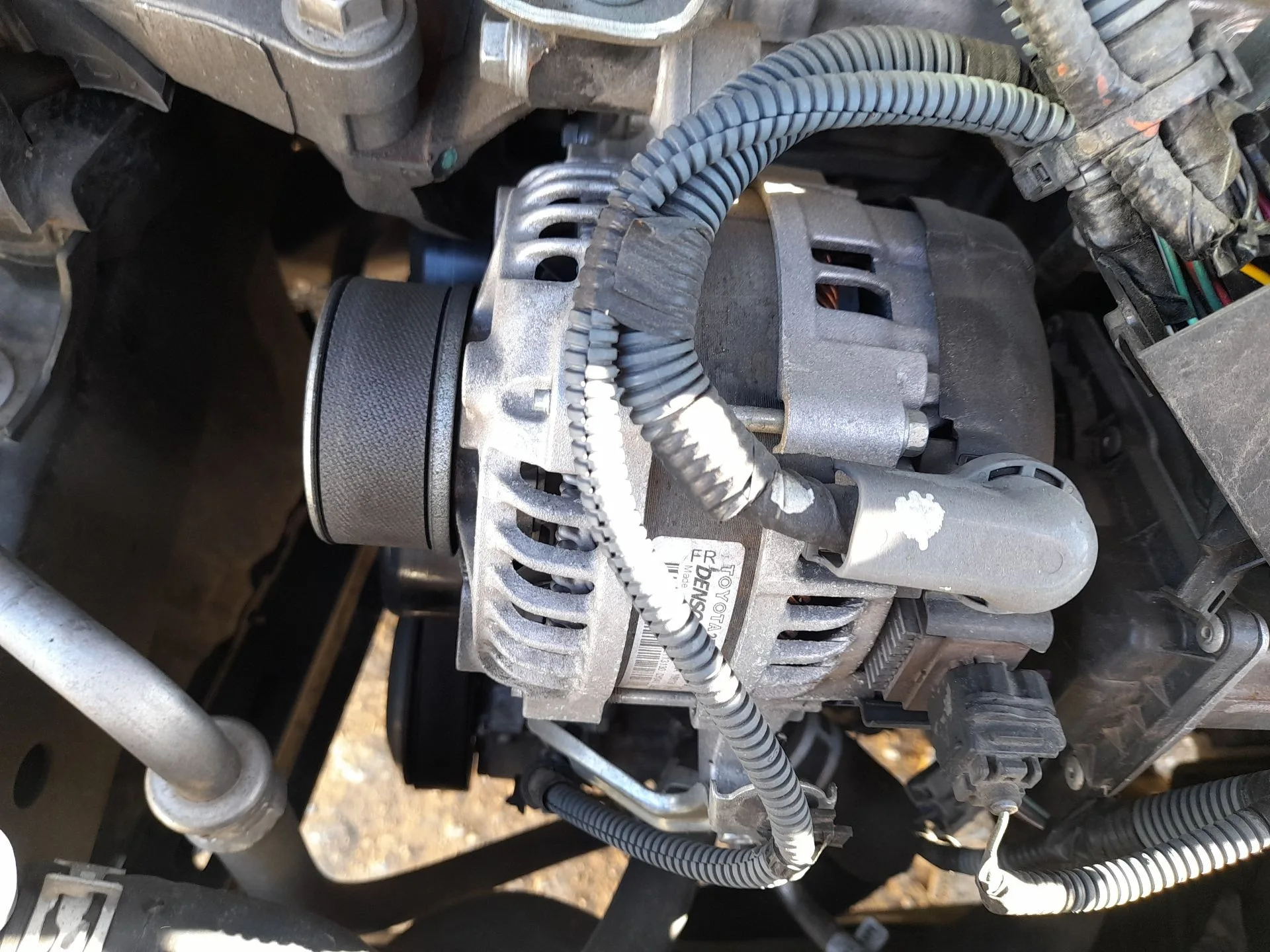 Alternador para Toyota Auris (_E18_)
