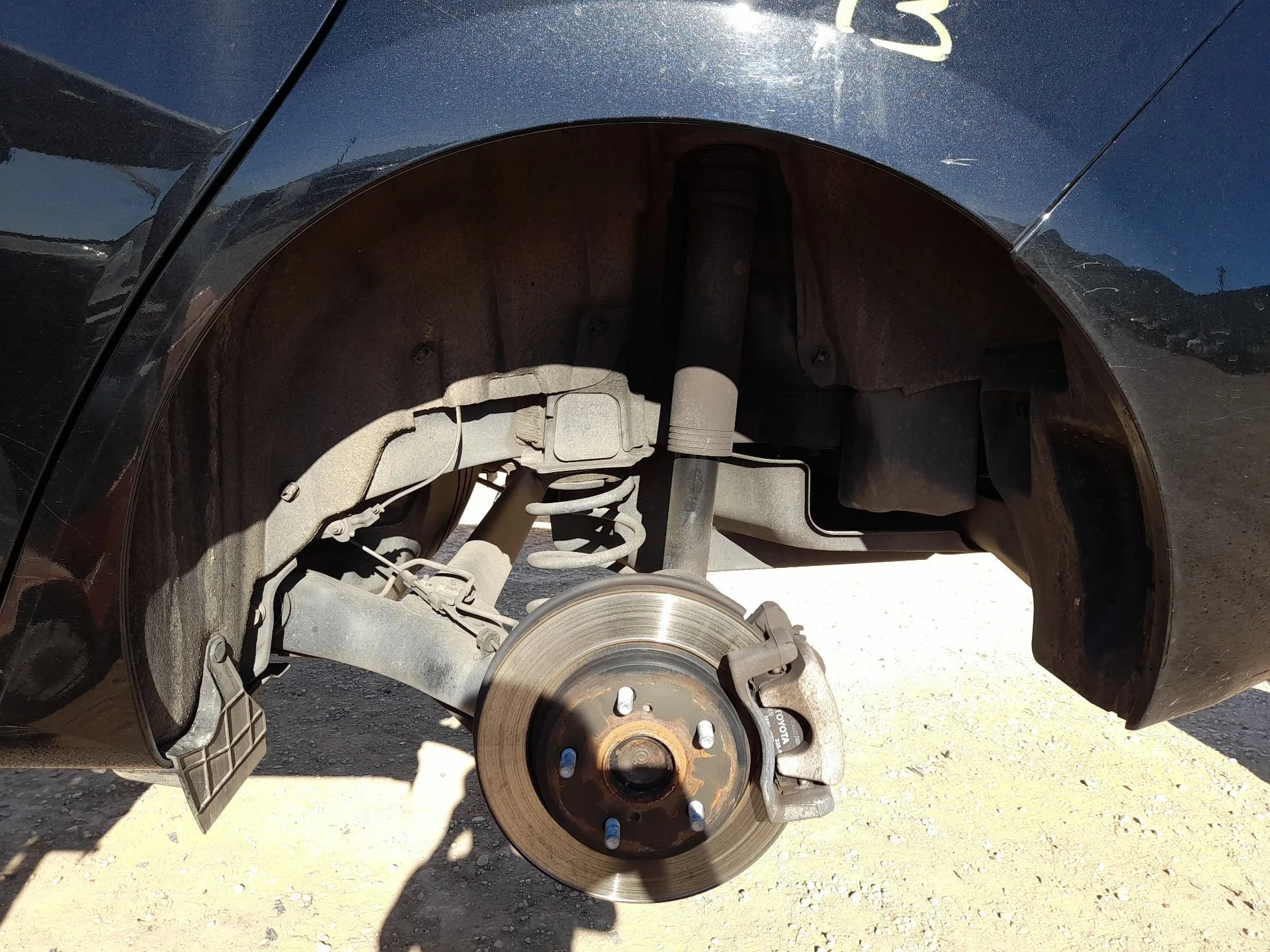 Plastico Pase Rueda Tras. Izq. para Toyota Auris (_E18_)