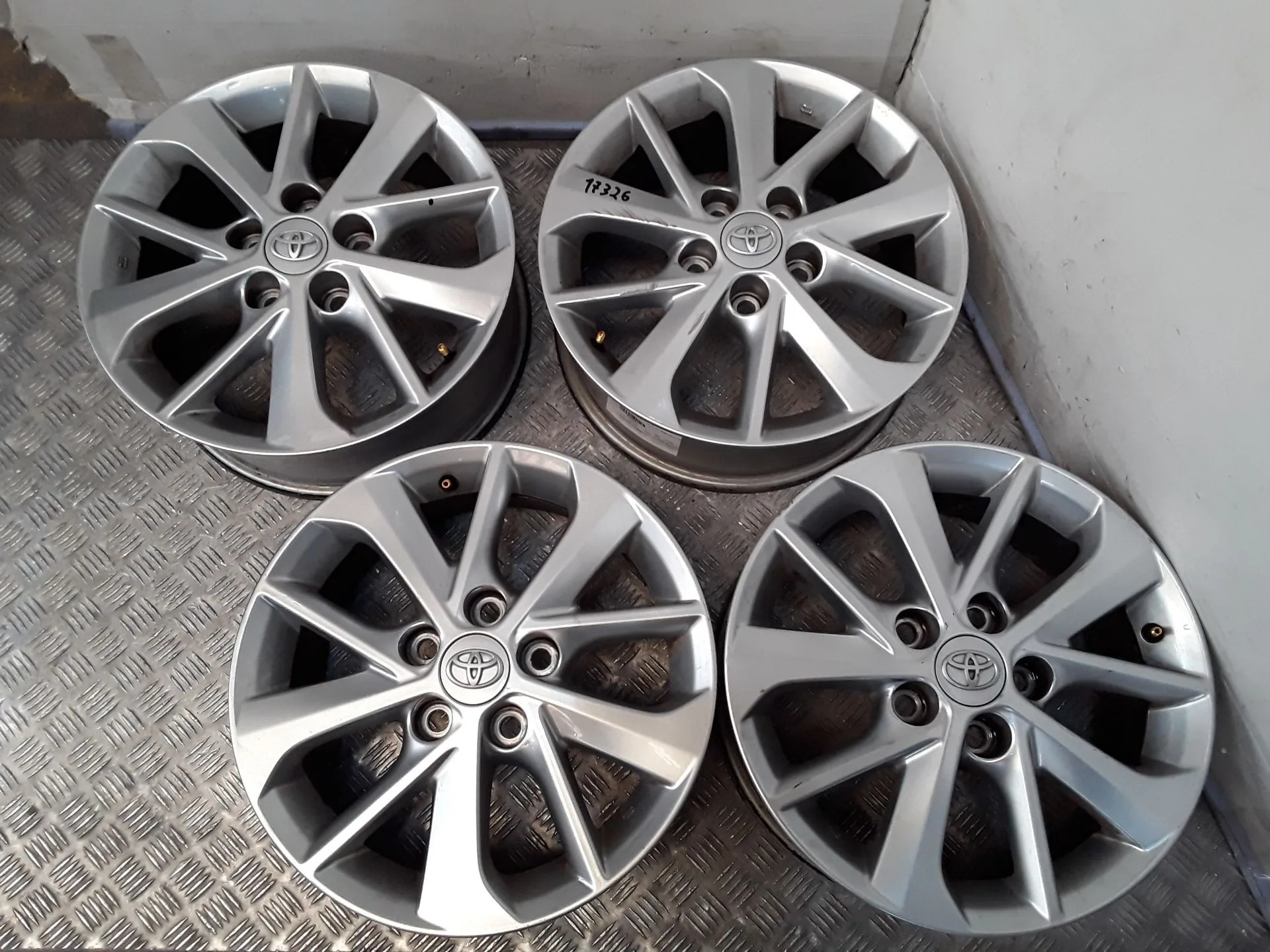 Juego Llantas Aluminio para Toyota Auris (_E18_)