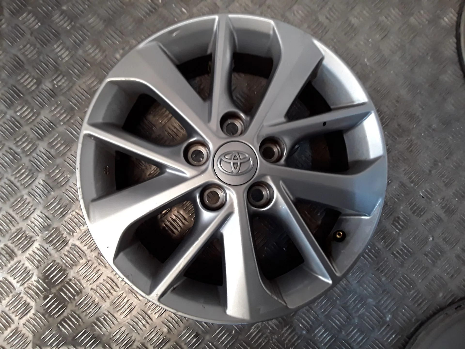 Juego Llantas Aluminio para Toyota Auris (_E18_)