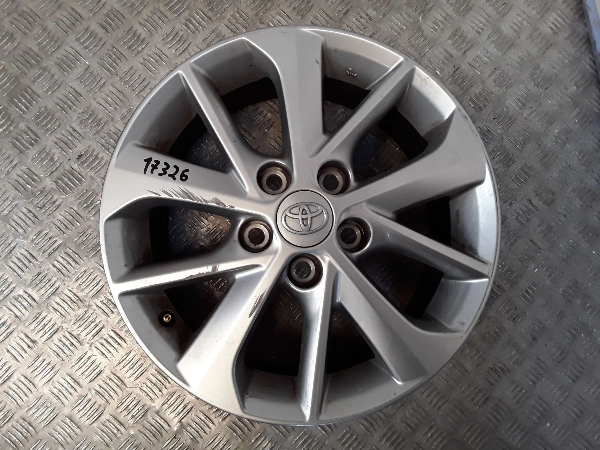 Juego Llantas Aluminio para Toyota Auris (_E18_)