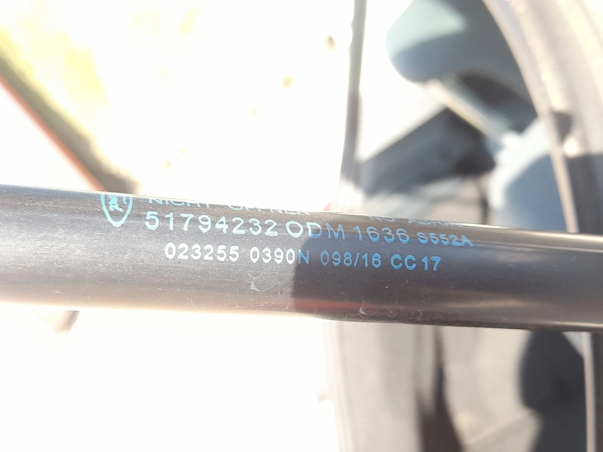 Amortiguadores Maletero / Porton para Ford Ka (Ru8)